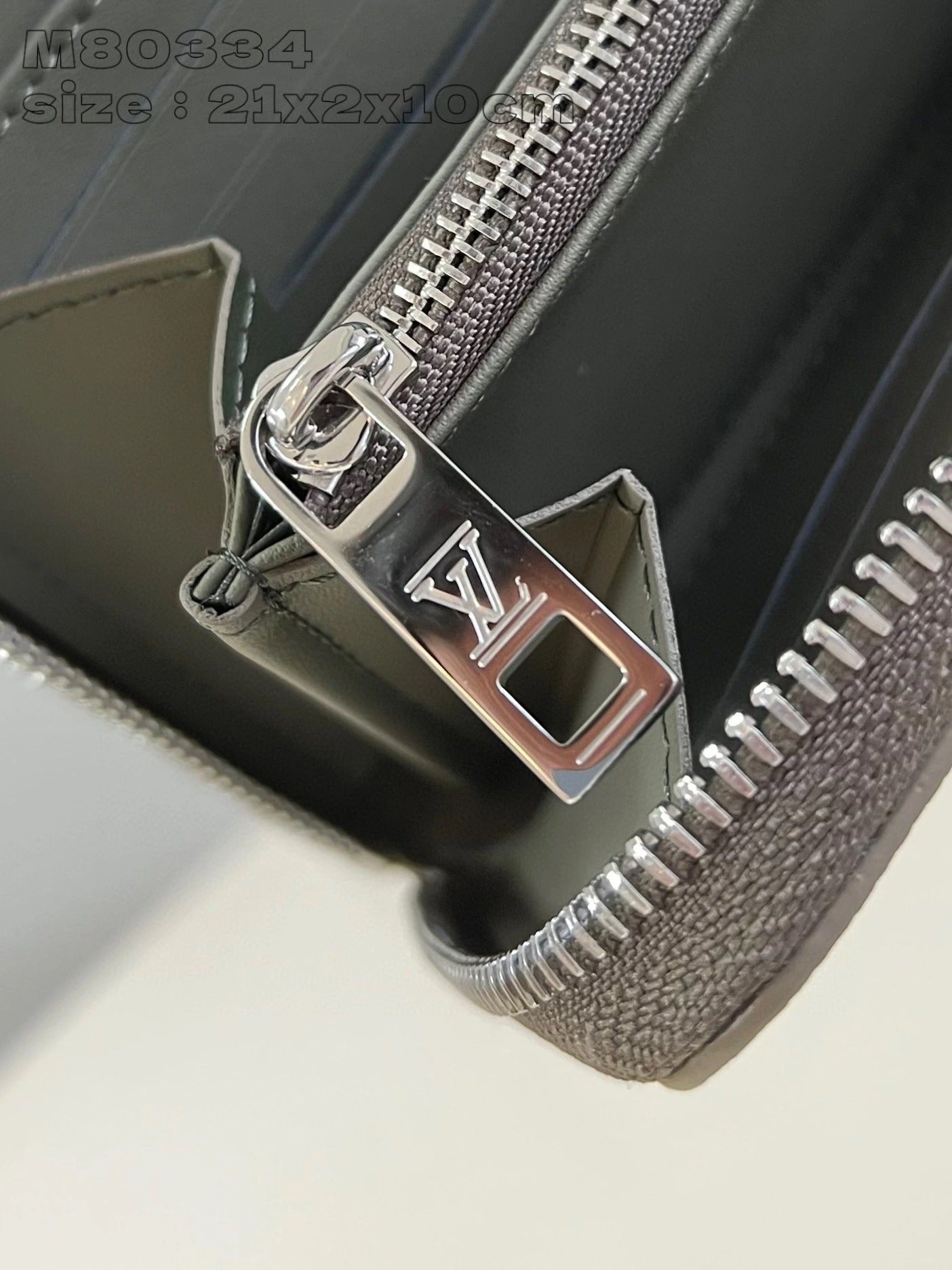 LOUIS VUITTON BAG