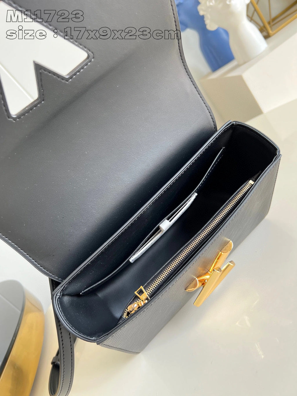 LOUIS VUITTON BAG