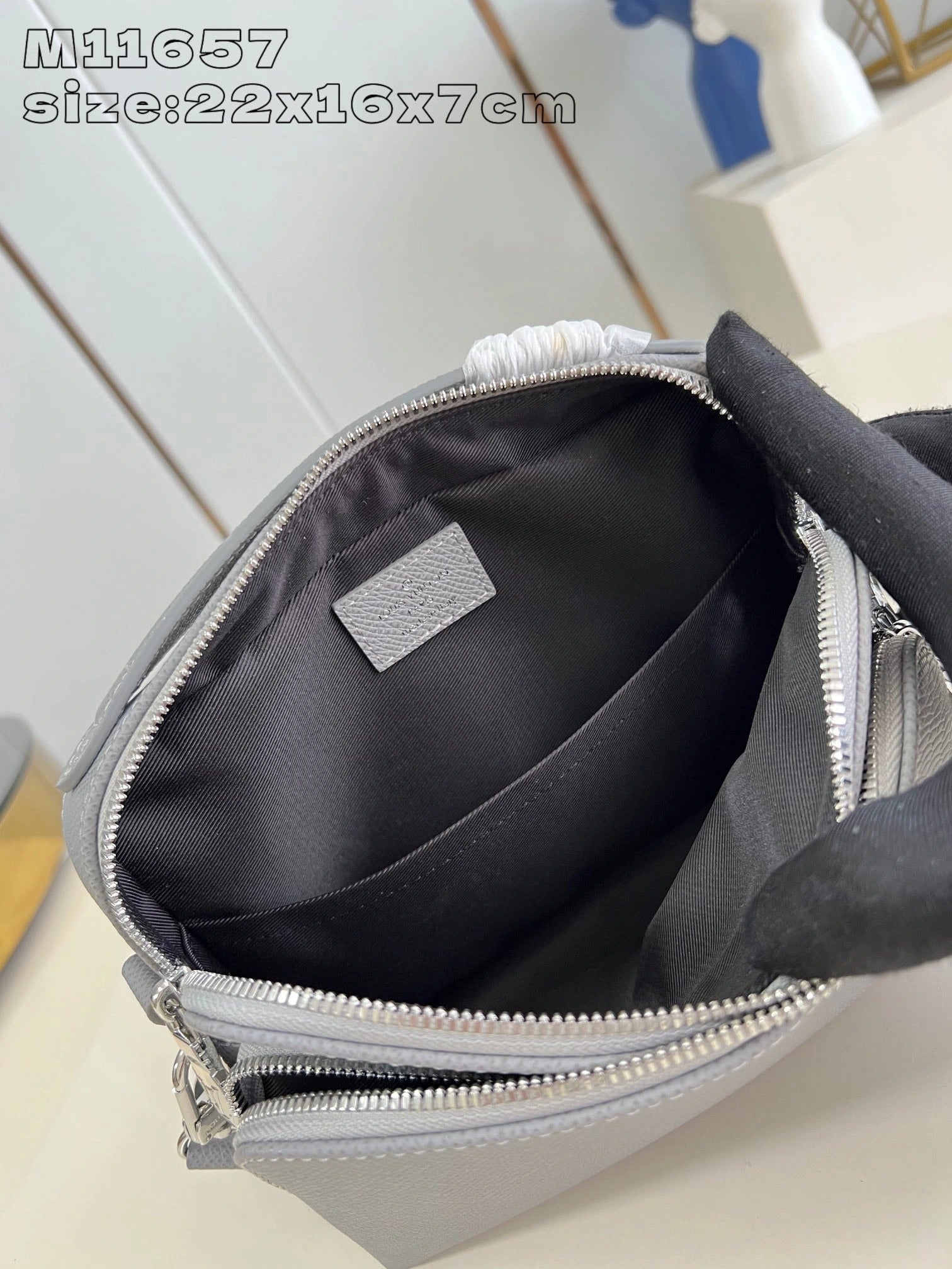 LOUIS VUITTON BAG