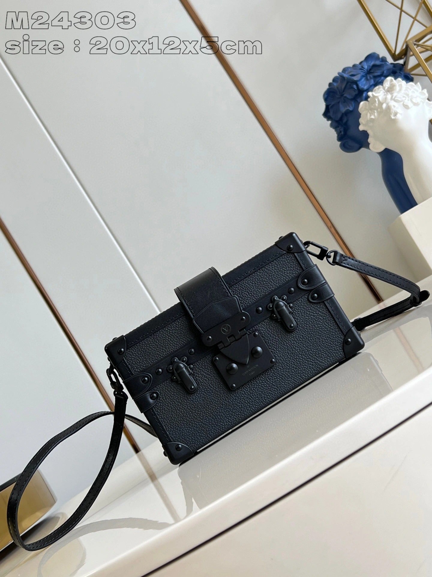 LOUIS VUITTON BAG