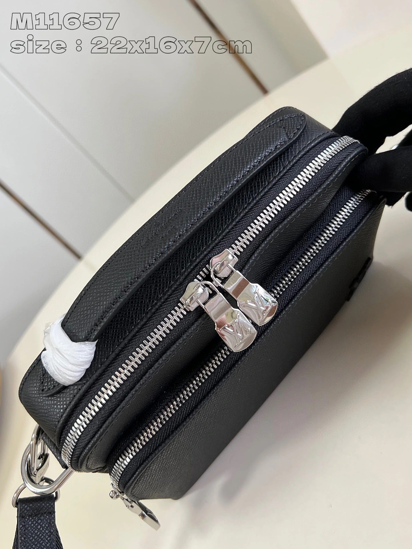 LOUIS VUITTON BAG