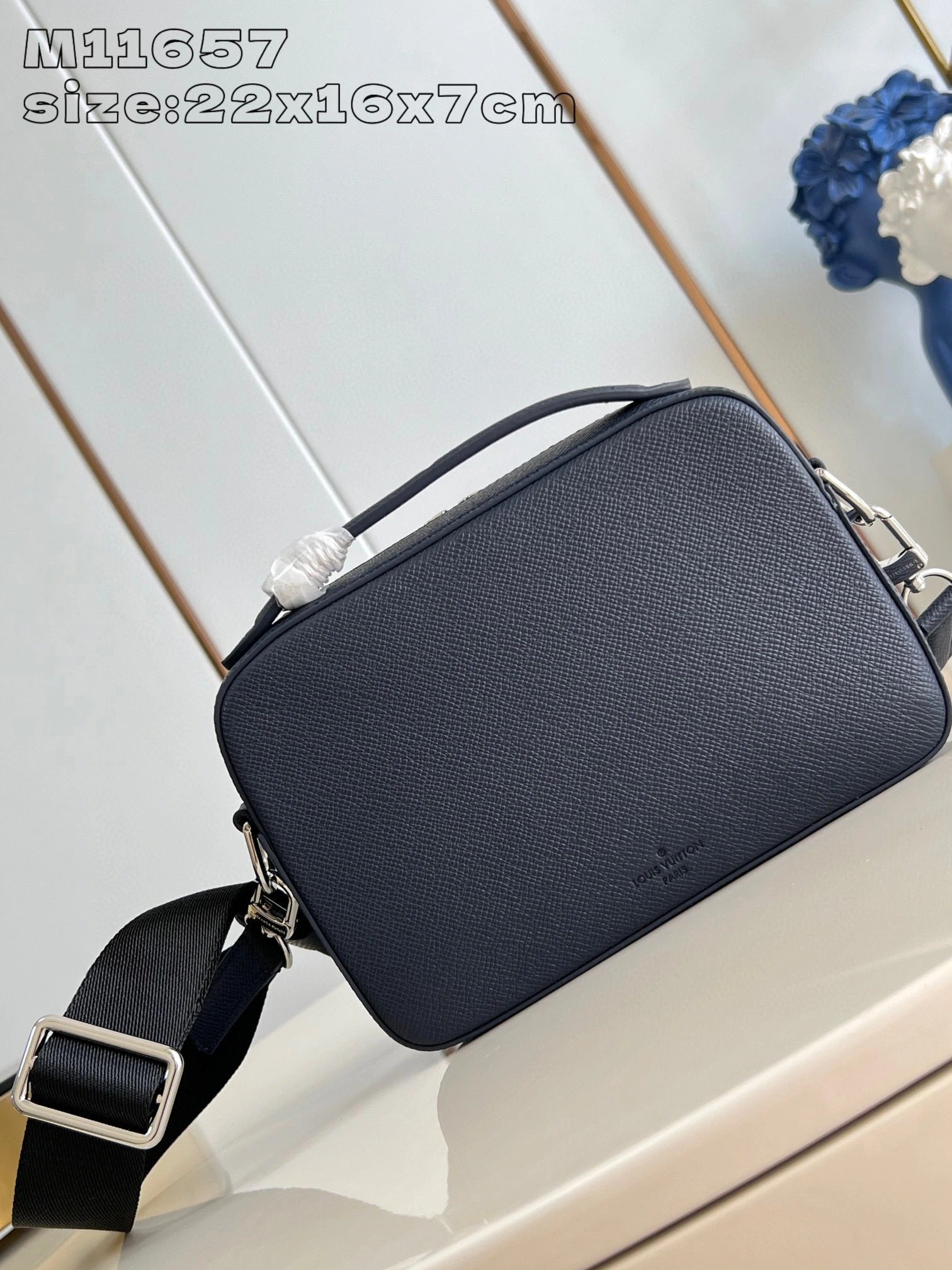 LOUIS VUITTON BAG