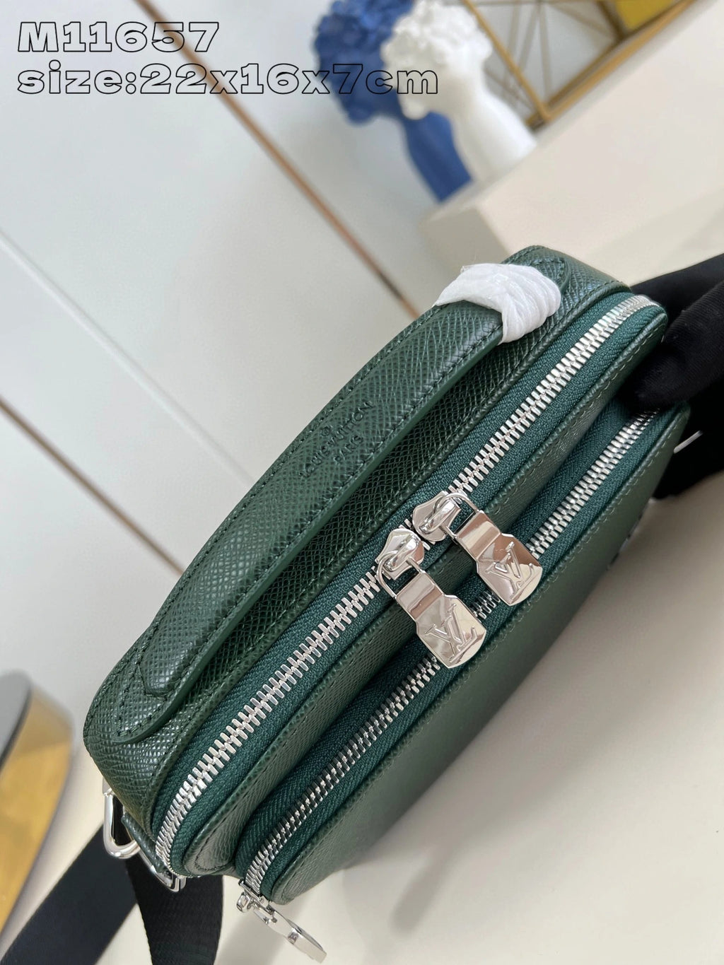 LOUIS VUITTON BAG