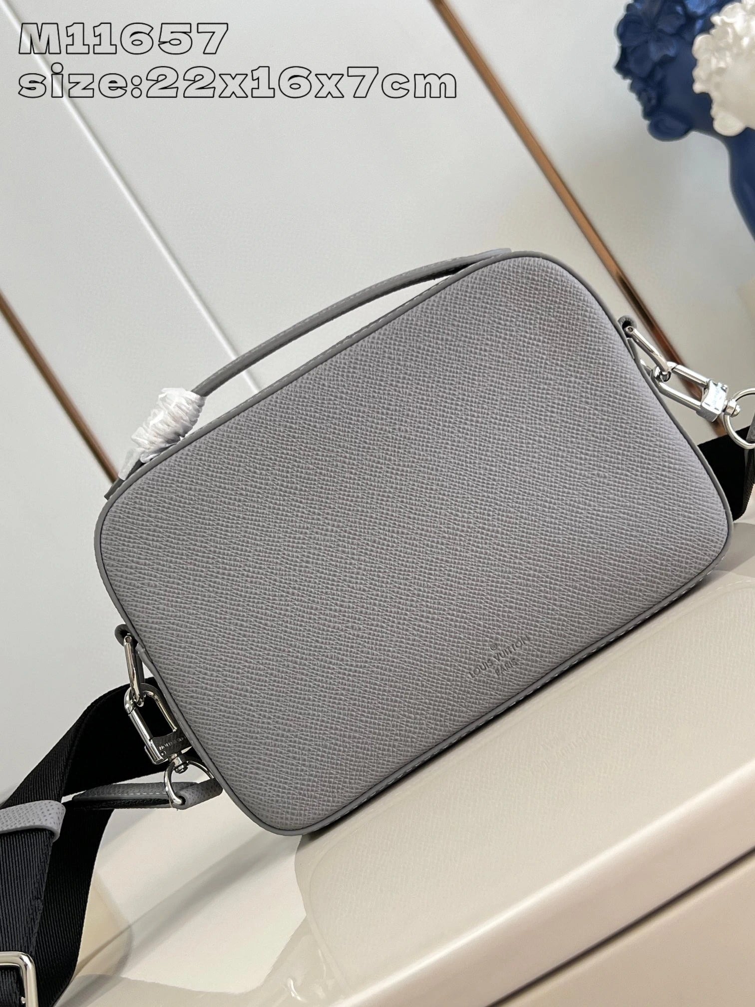 LOUIS VUITTON BAG