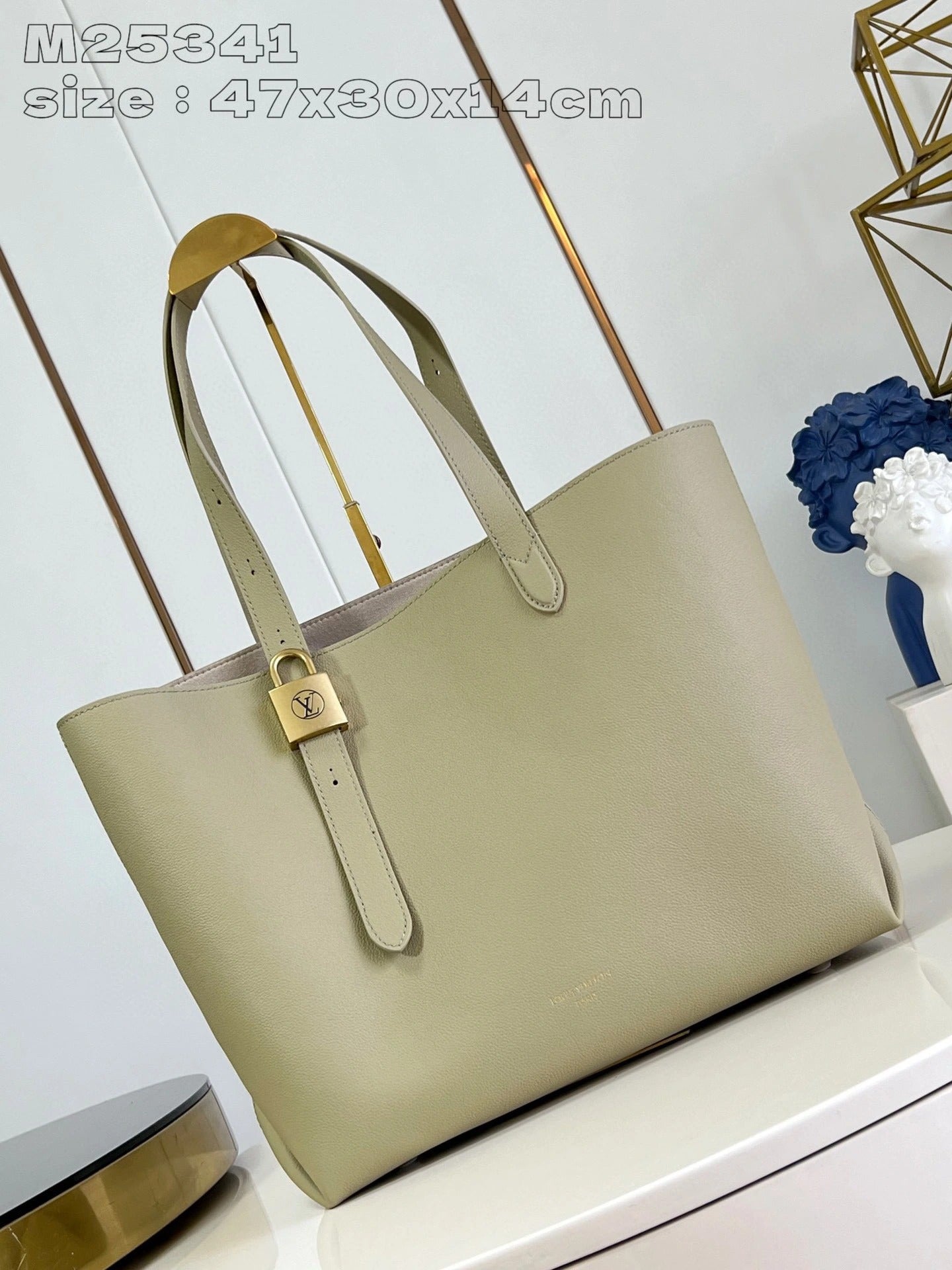 LOUIS VUITTON BAG