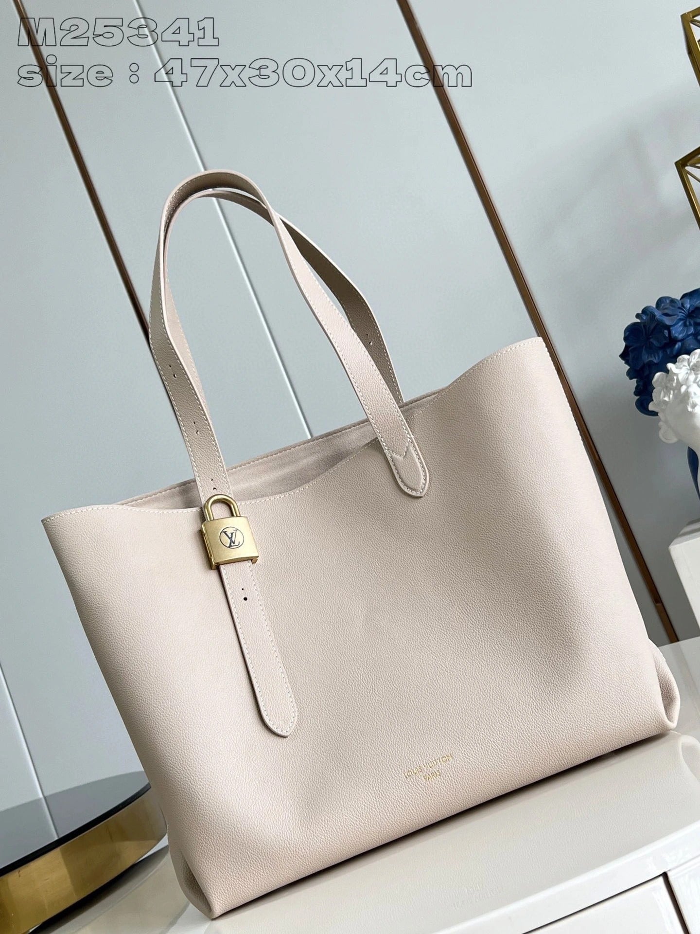 LOUIS VUITTON BAG