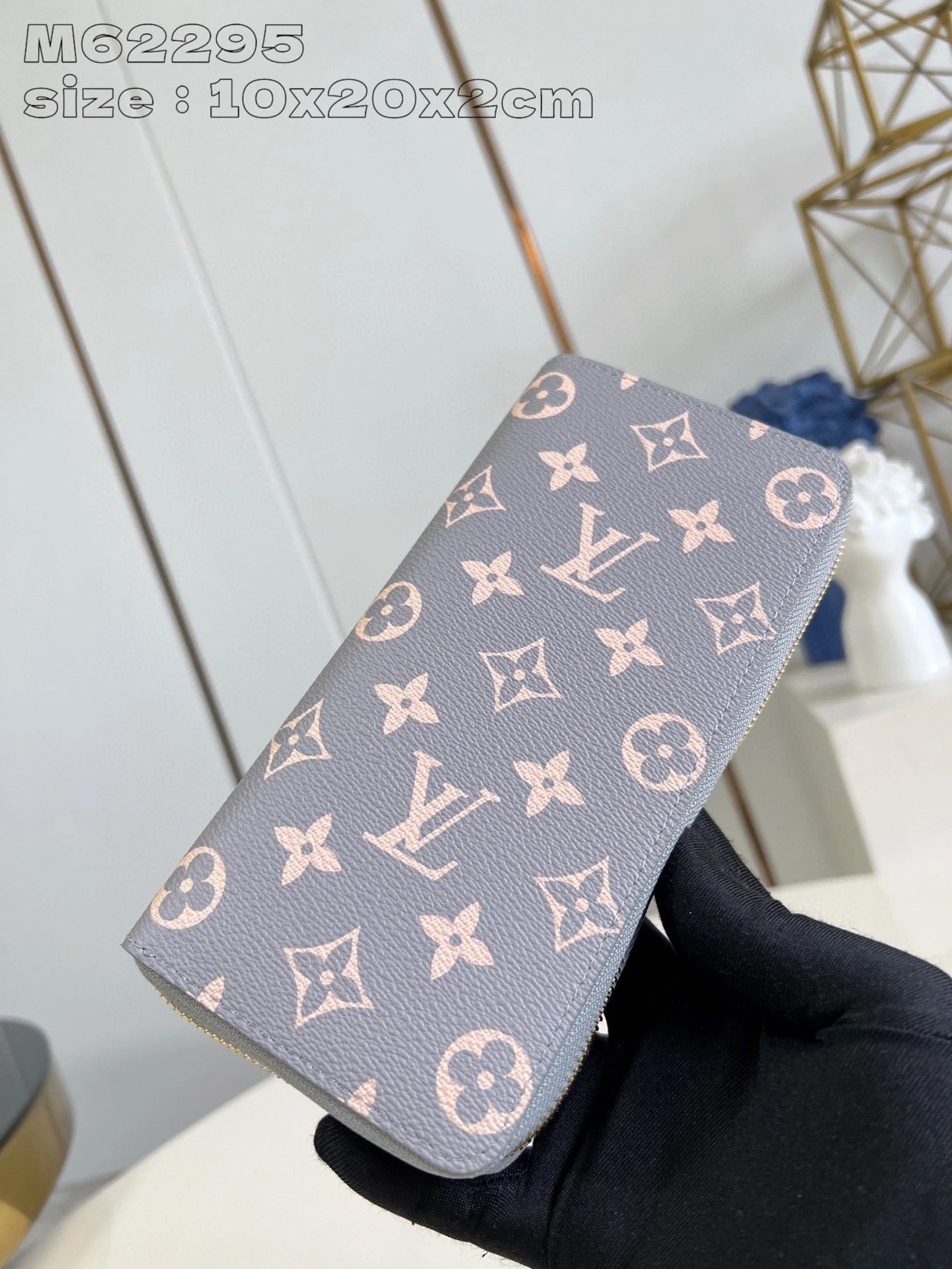 LOUIS VUITTON BAG