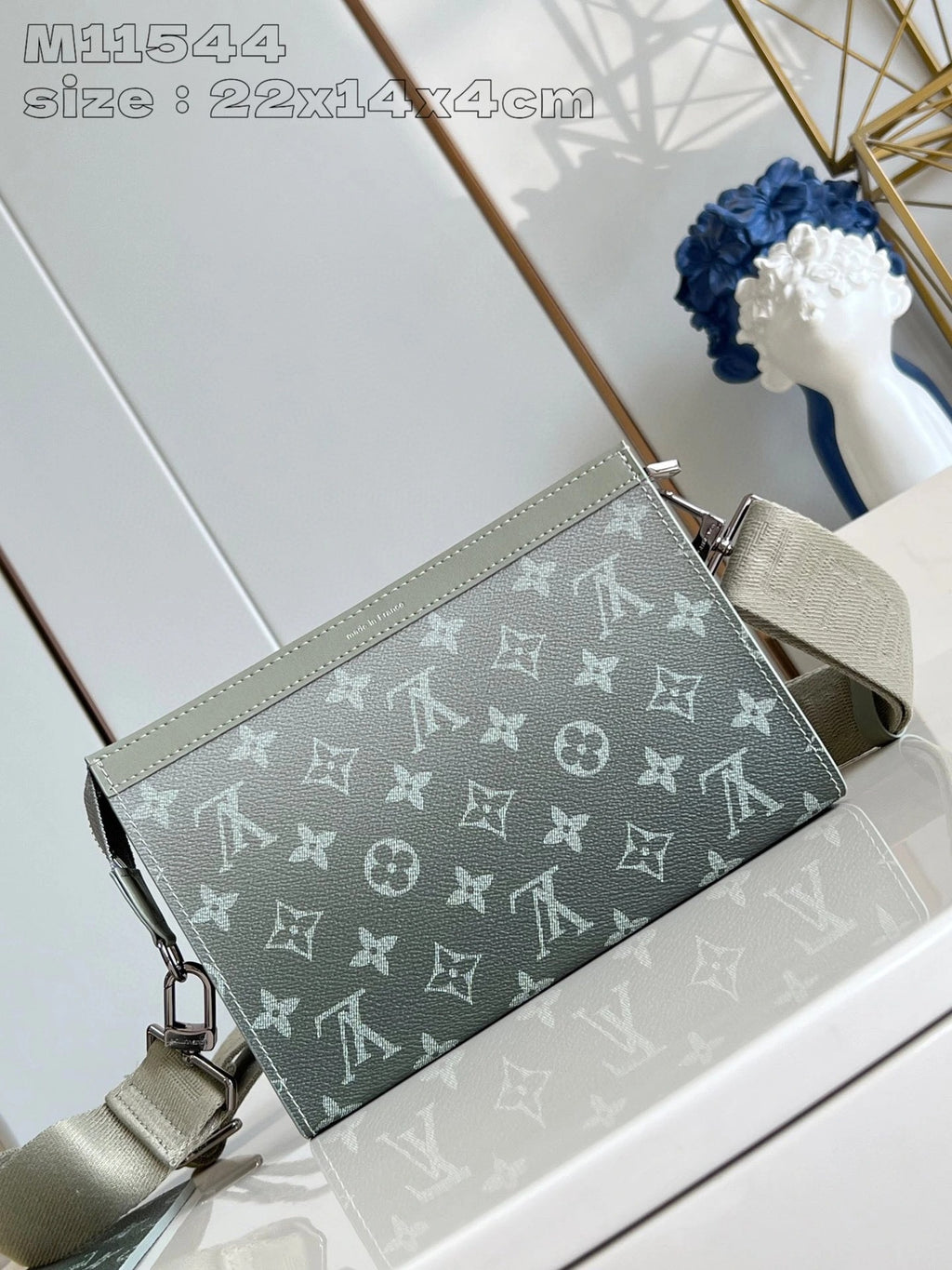 LOUIS VUITTON BAG