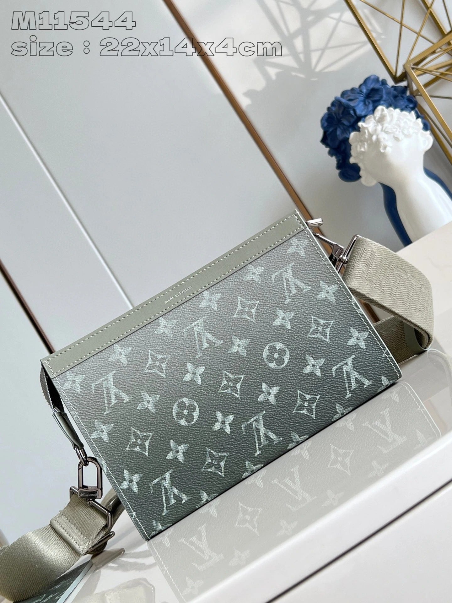 LOUIS VUITTON BAG