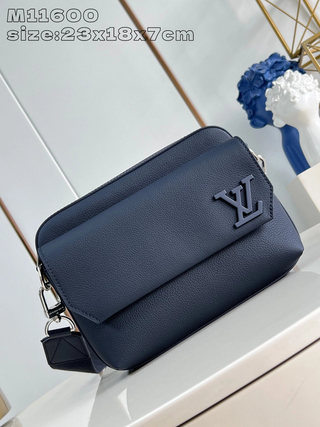 LOUIS VUITTON BAG
