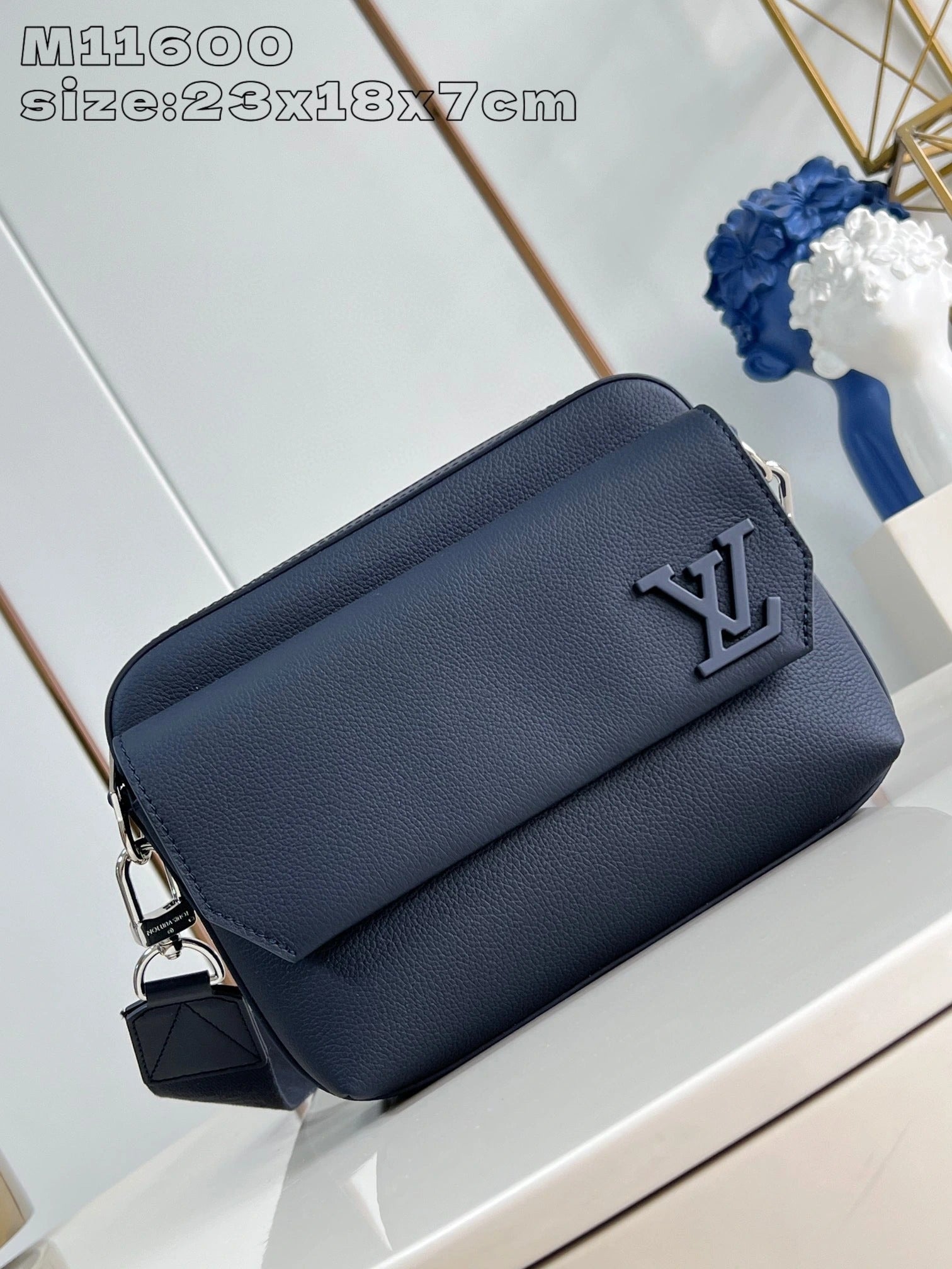 LOUIS VUITTON BAG