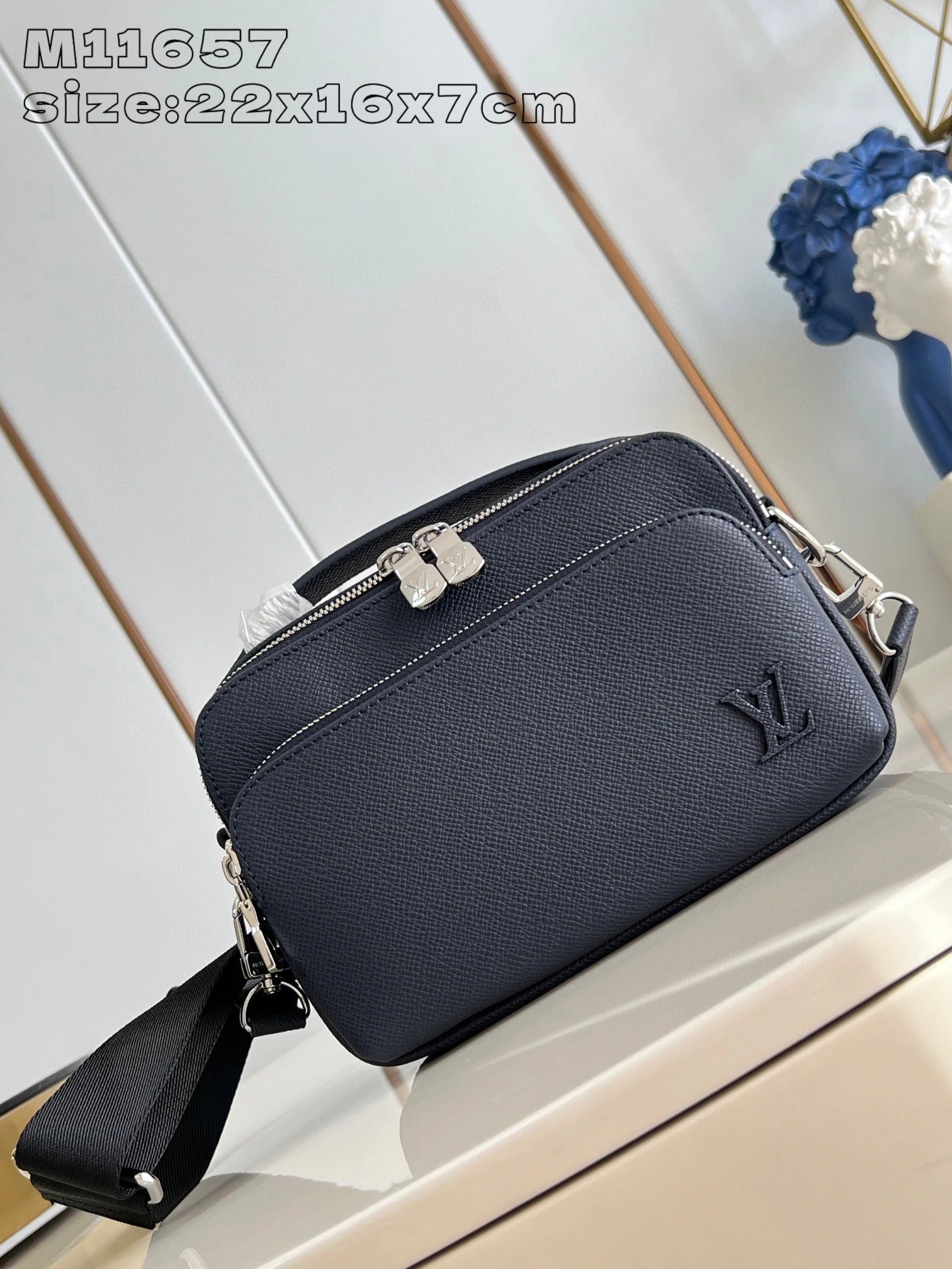 LOUIS VUITTON BAG