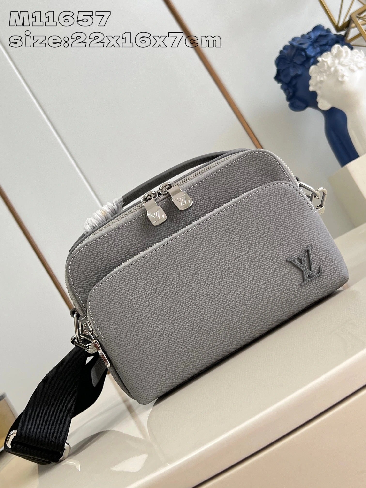 LOUIS VUITTON BAG