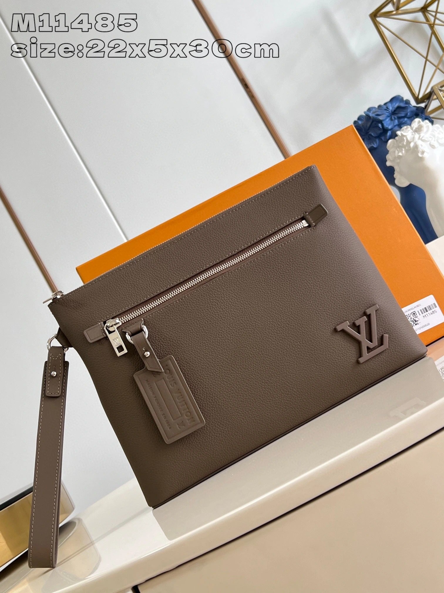 LOUIS VUITTON BAG