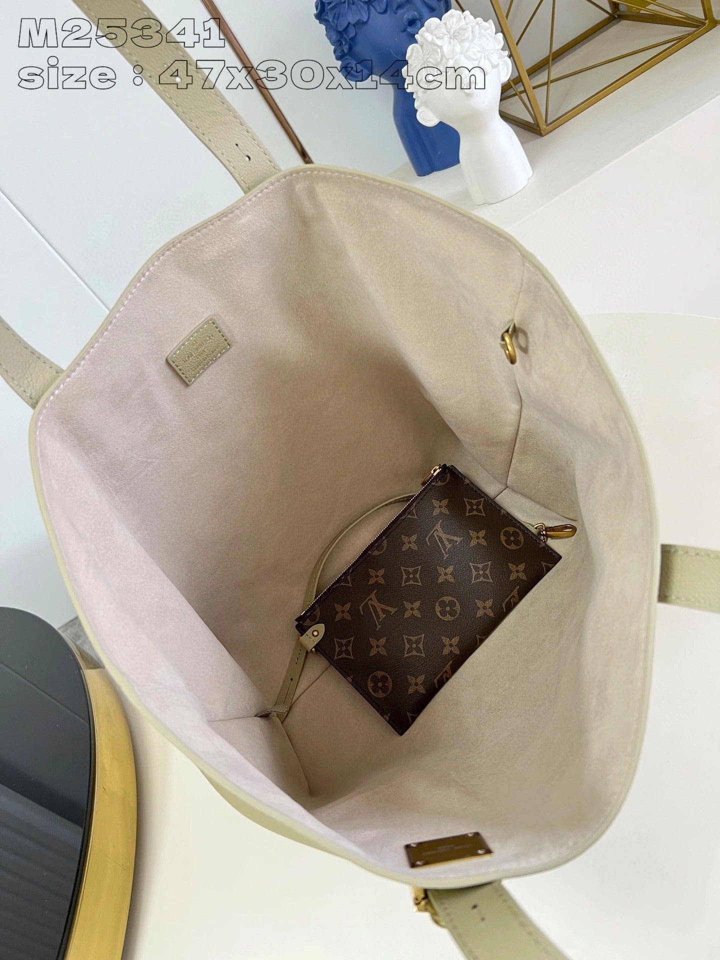 LOUIS VUITTON BAG
