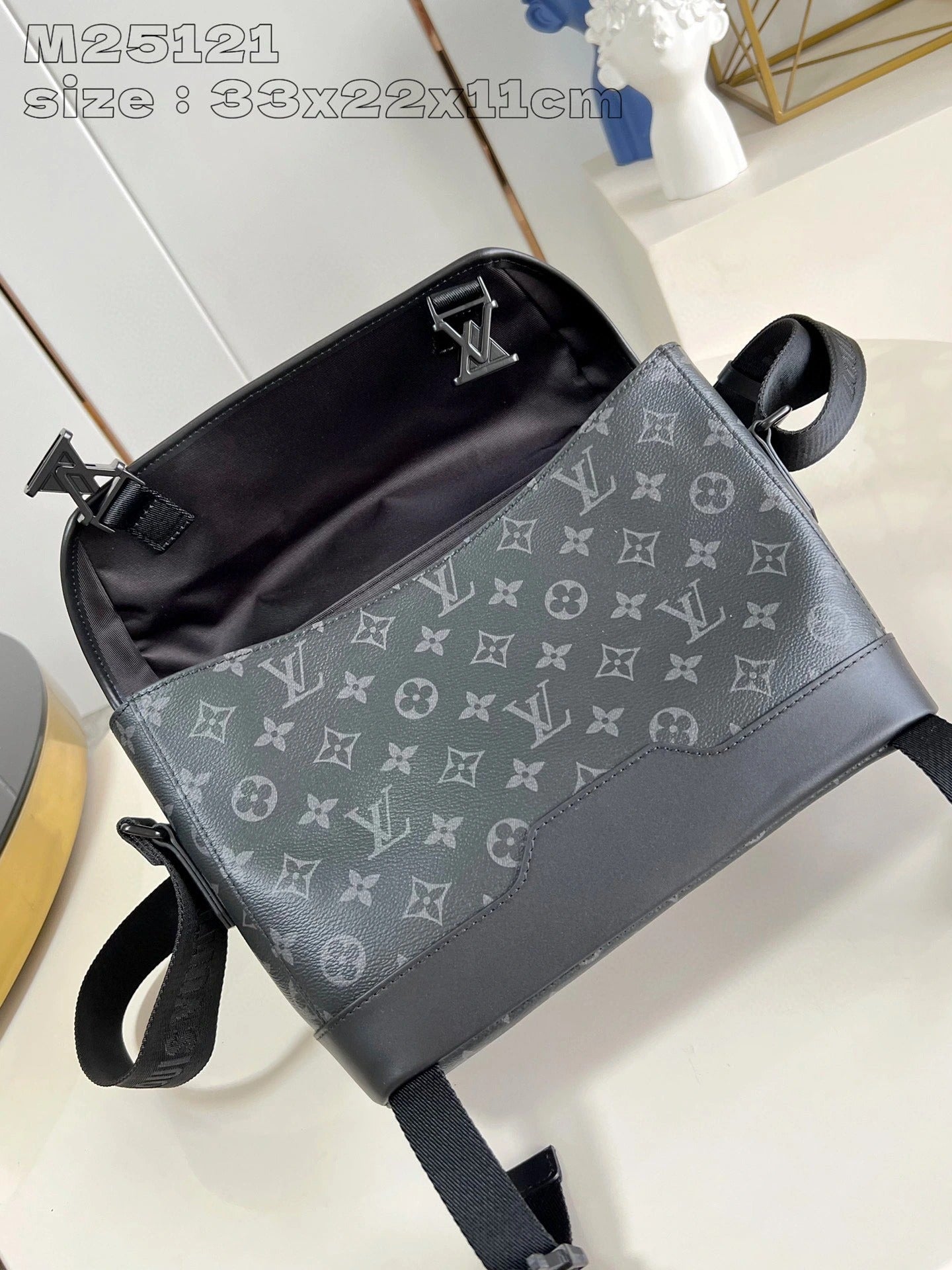 LOUIS VUITTON BAG
