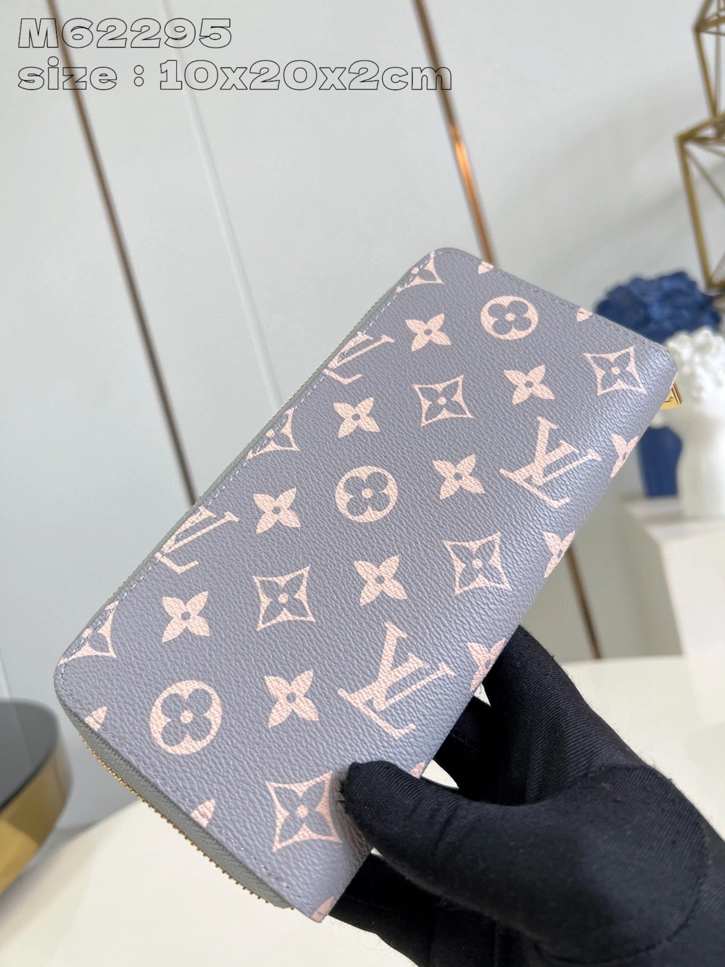 LOUIS VUITTON BAG