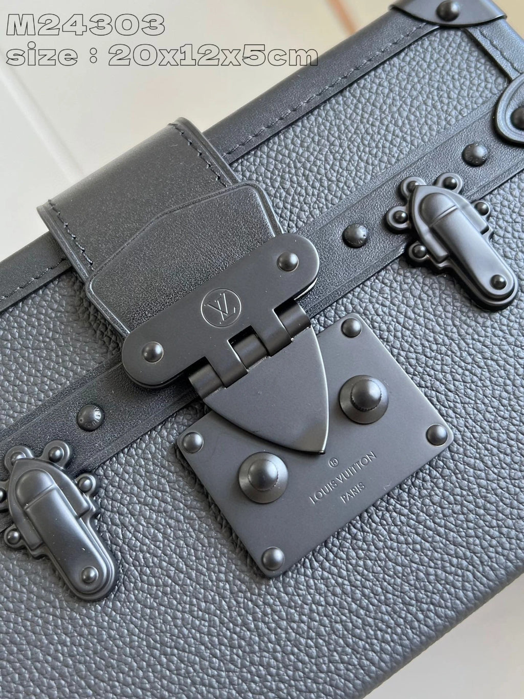LOUIS VUITTON BAG