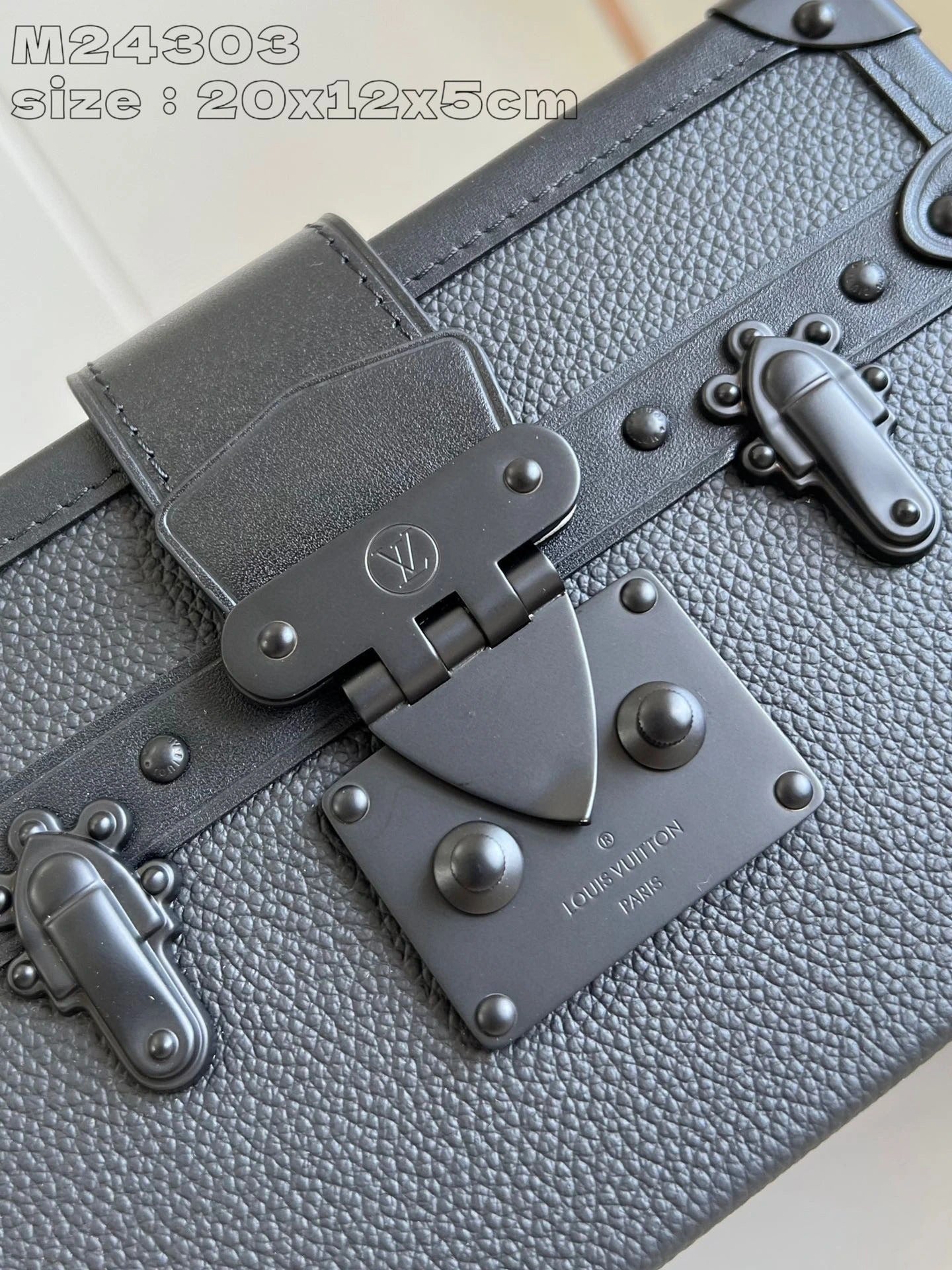 LOUIS VUITTON BAG