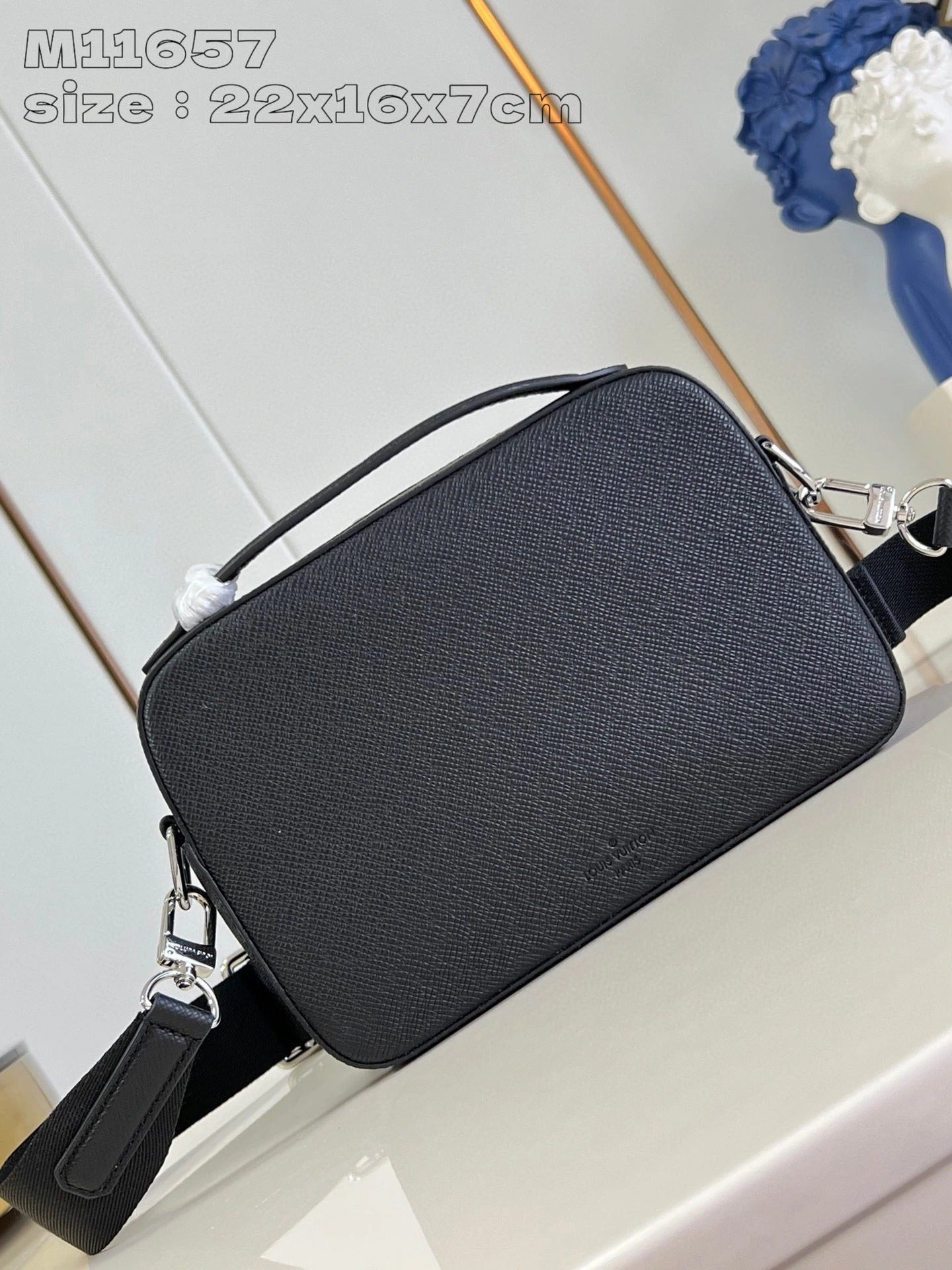 LOUIS VUITTON BAG