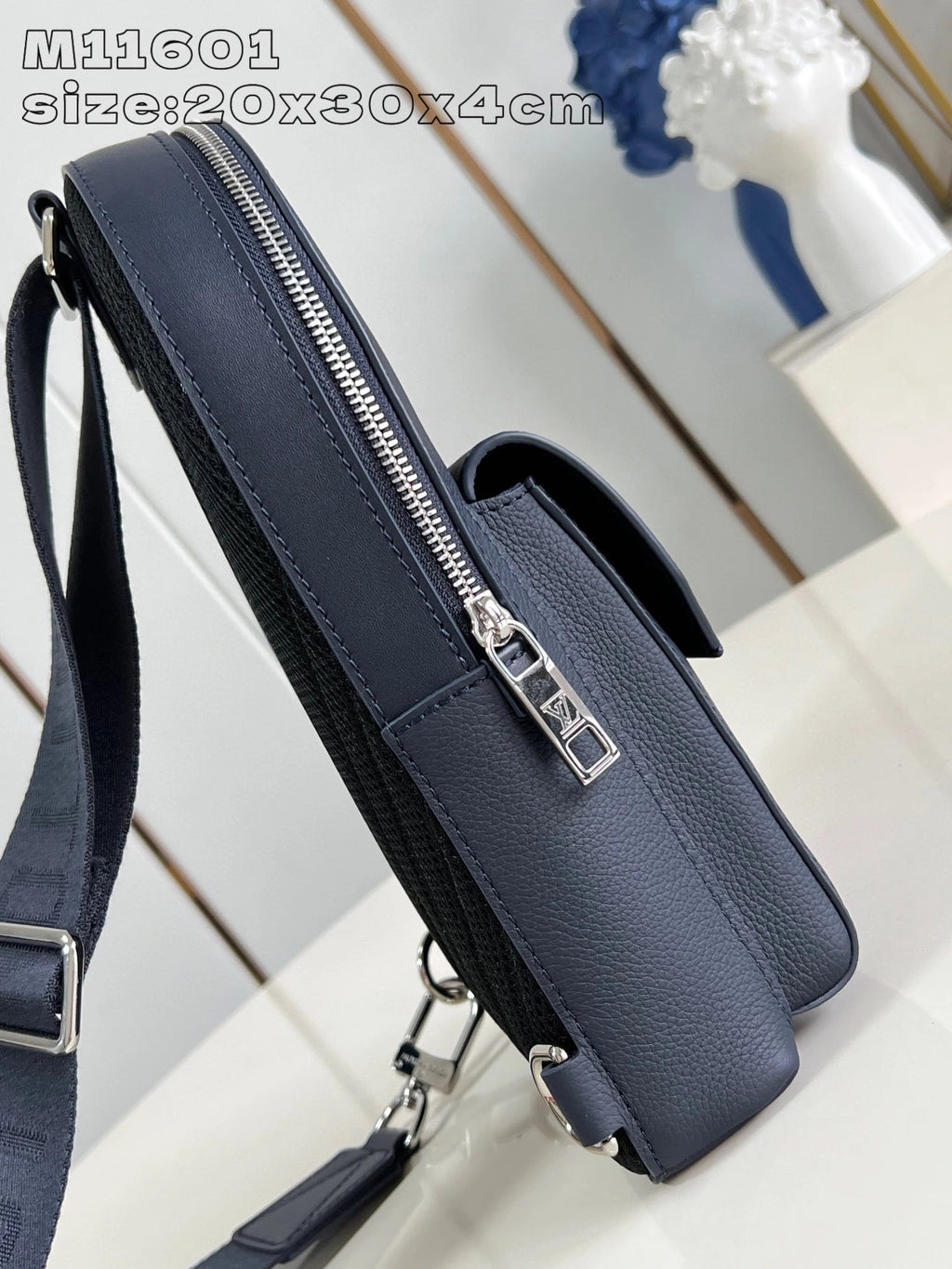 LOUIS VUITTON BAG