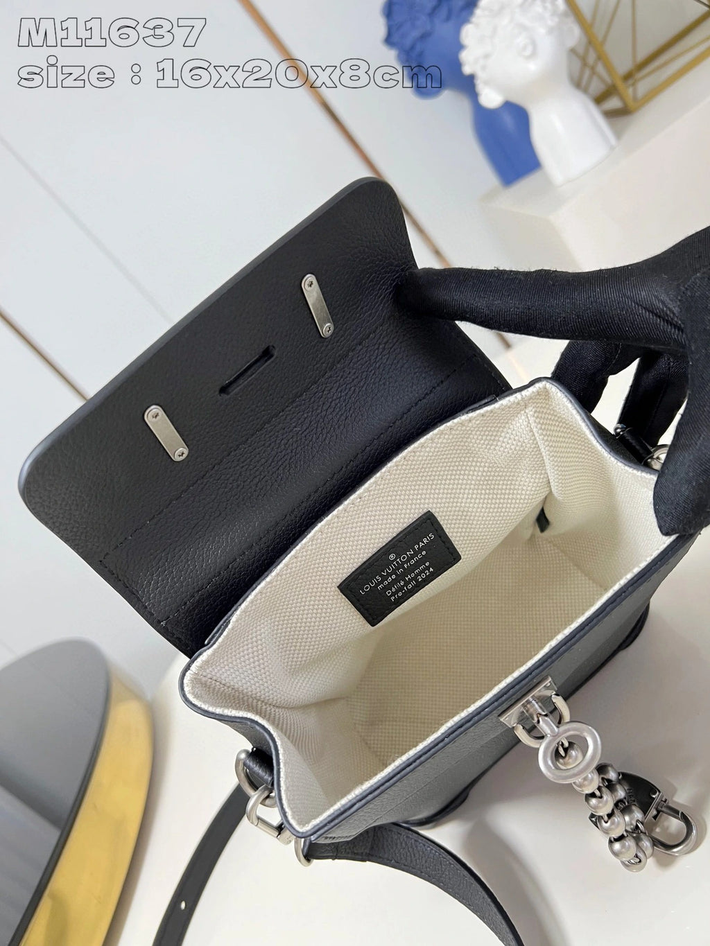 LOUIS VUITTON BAG