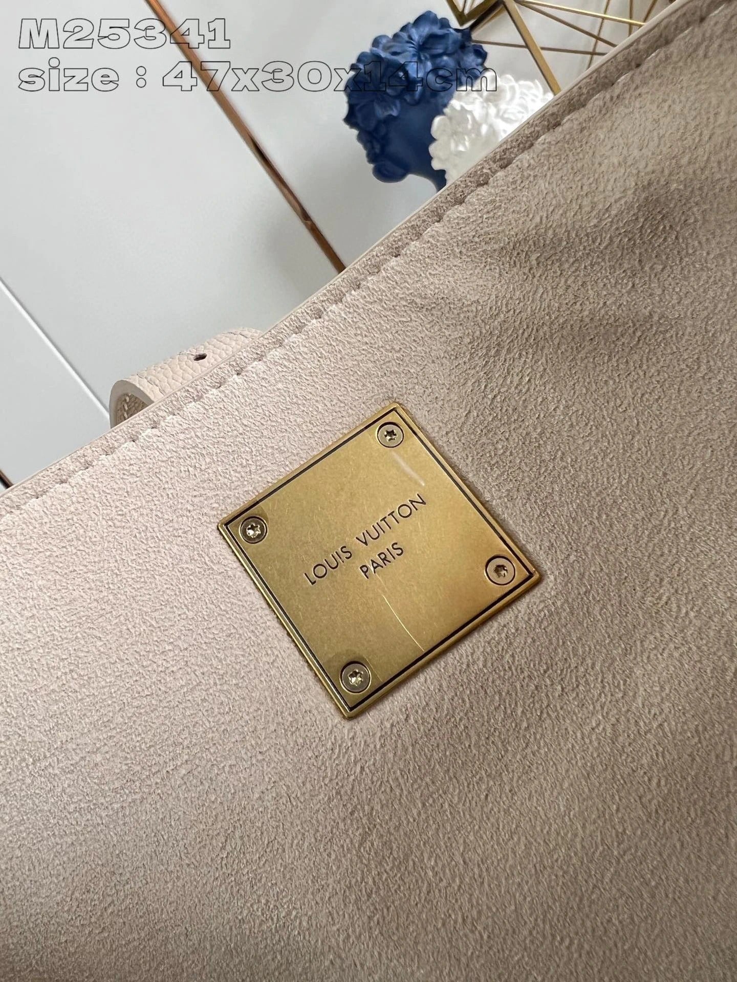 LOUIS VUITTON BAG