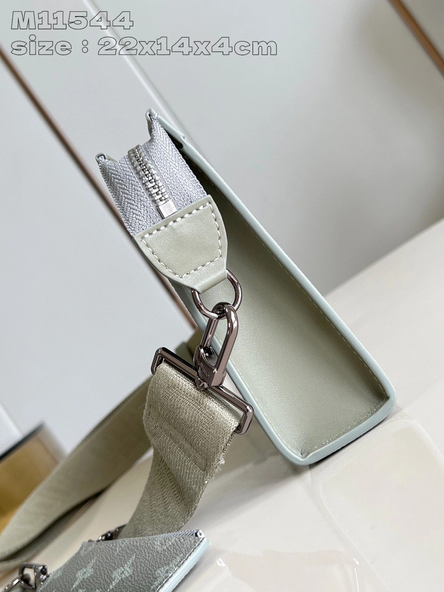 LOUIS VUITTON BAG