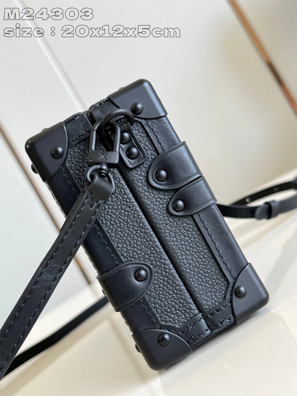 LOUIS VUITTON BAG