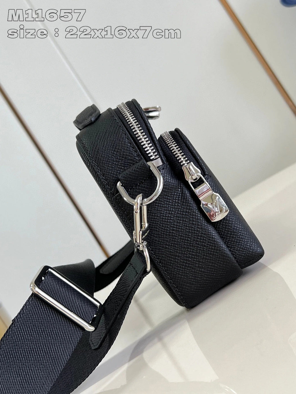LOUIS VUITTON BAG