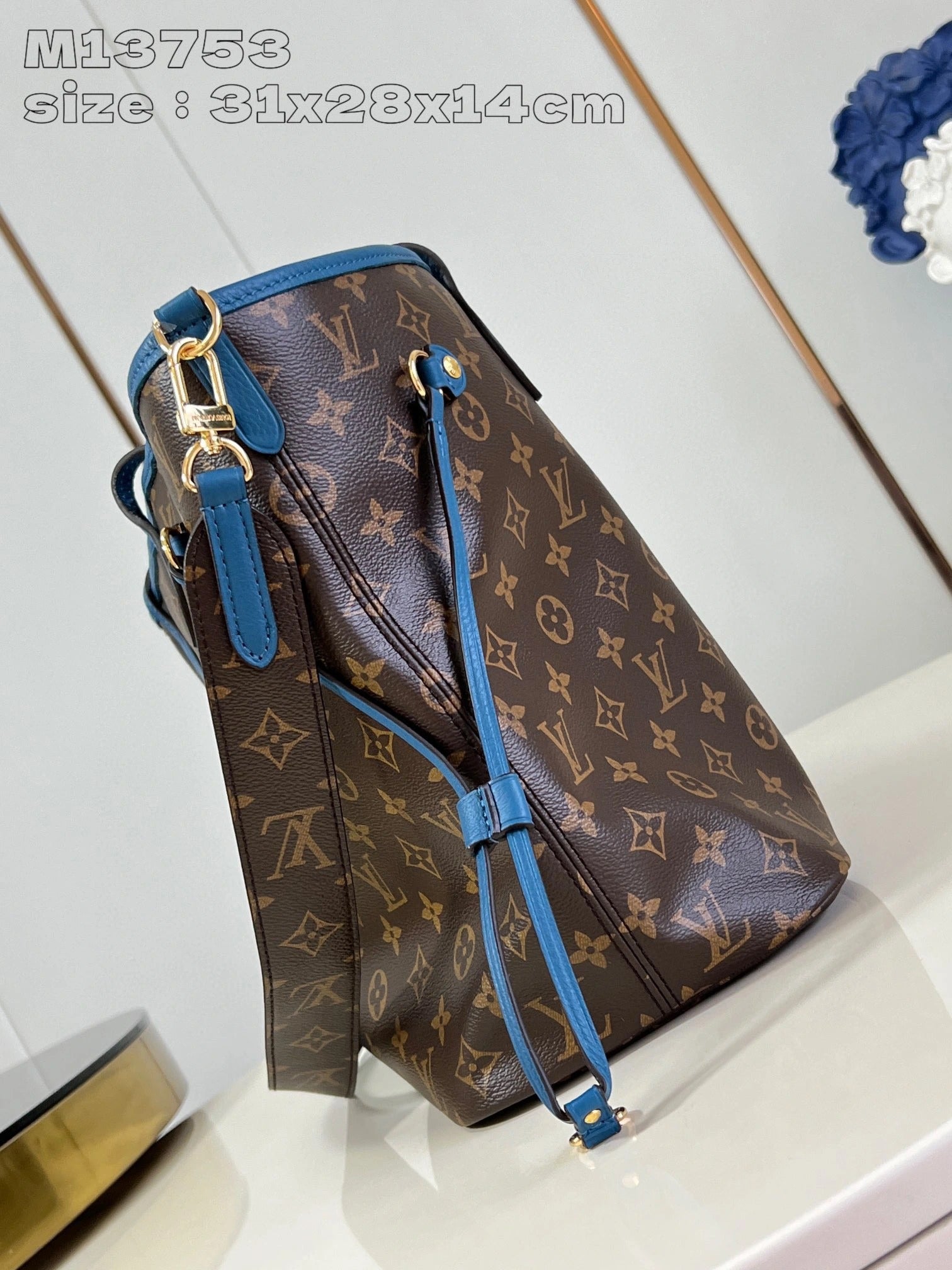 LOUIS VUITTON BAG