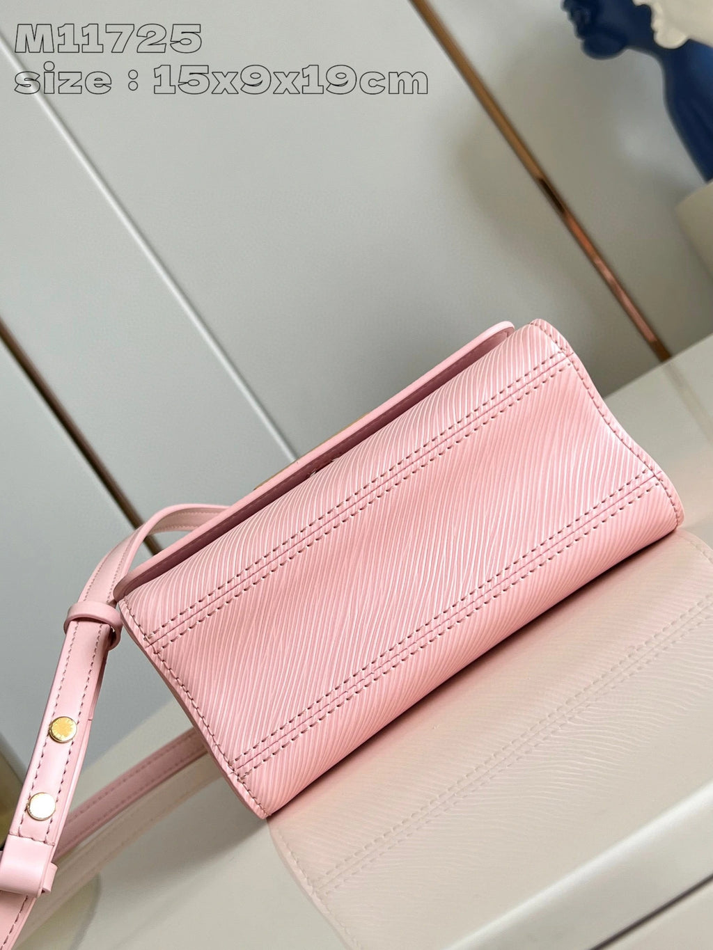 LOUIS VUITTON BAG