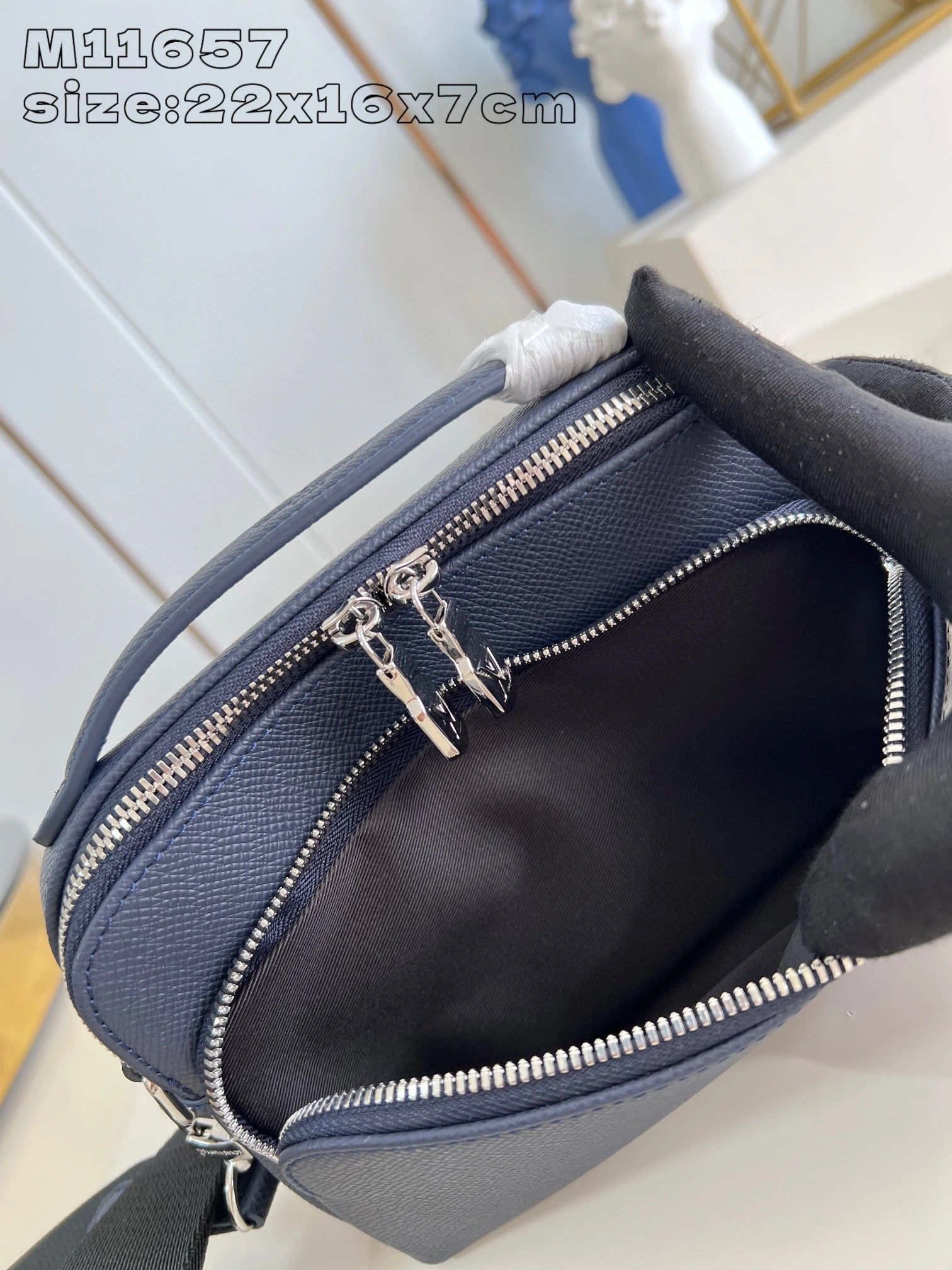 LOUIS VUITTON BAG