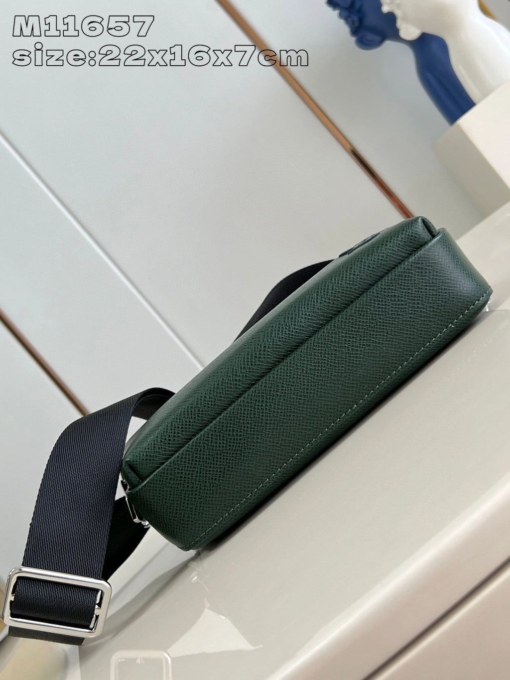 LOUIS VUITTON BAG