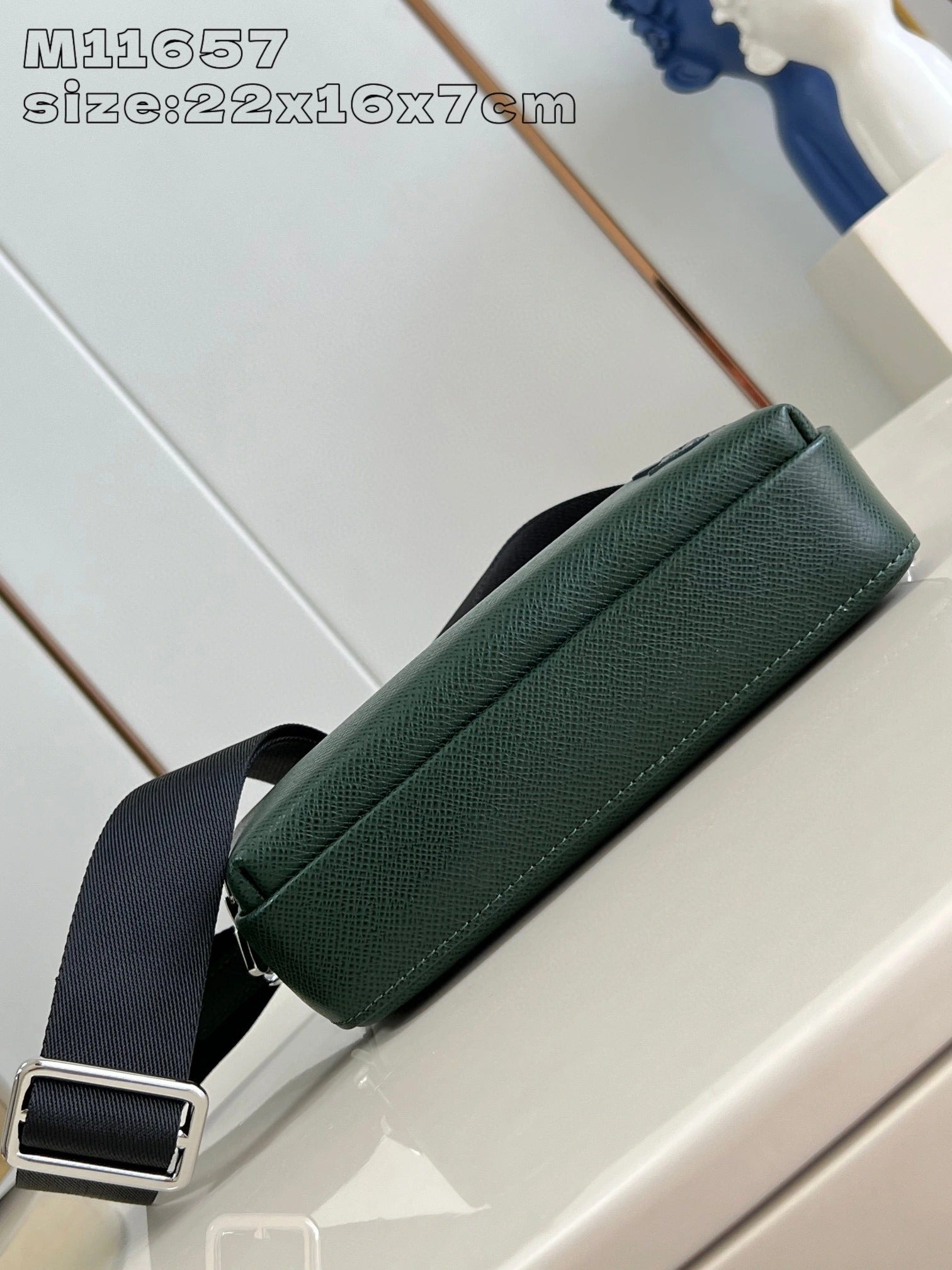 LOUIS VUITTON BAG