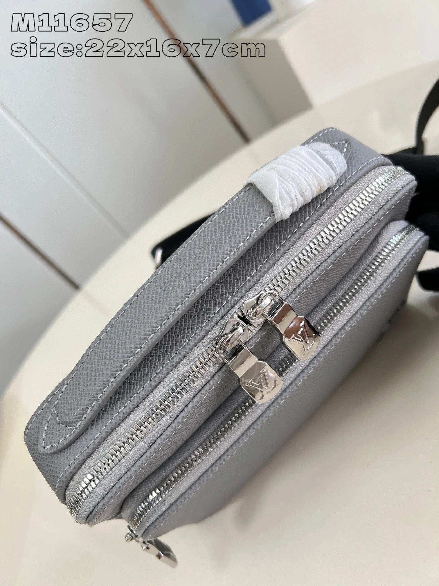 LOUIS VUITTON BAG
