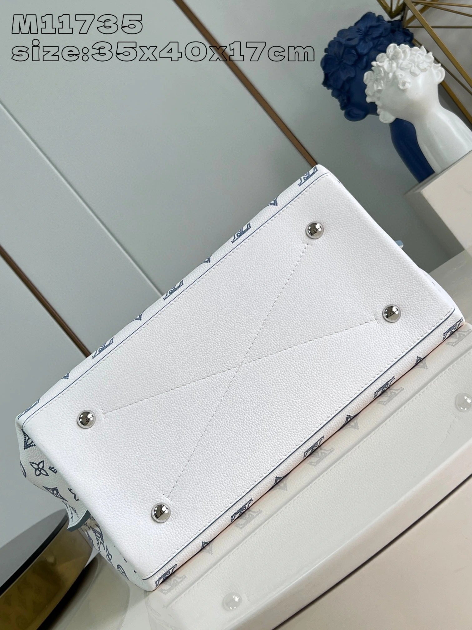 LOUIS VUITTON BAG