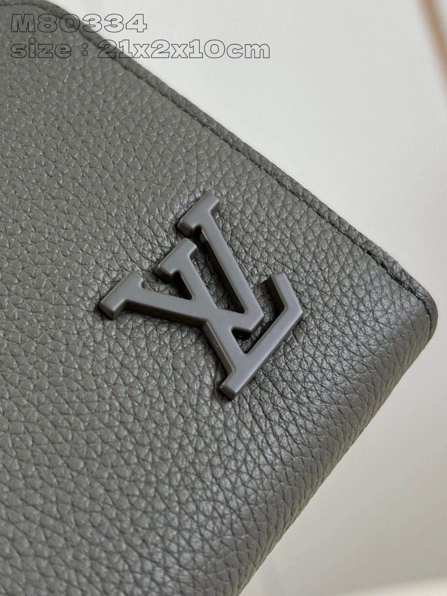 LOUIS VUITTON BAG