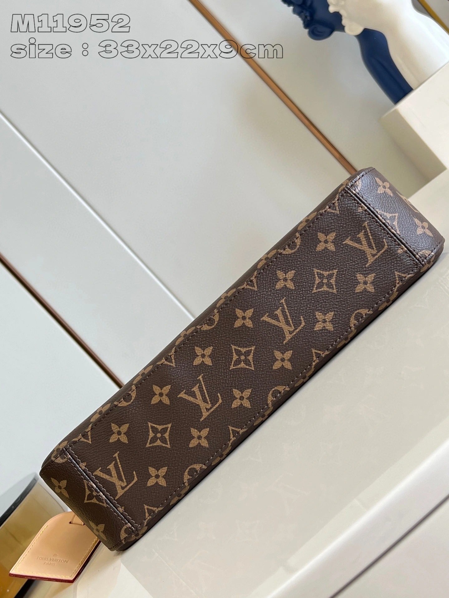 LOUIS VUITTON BAG