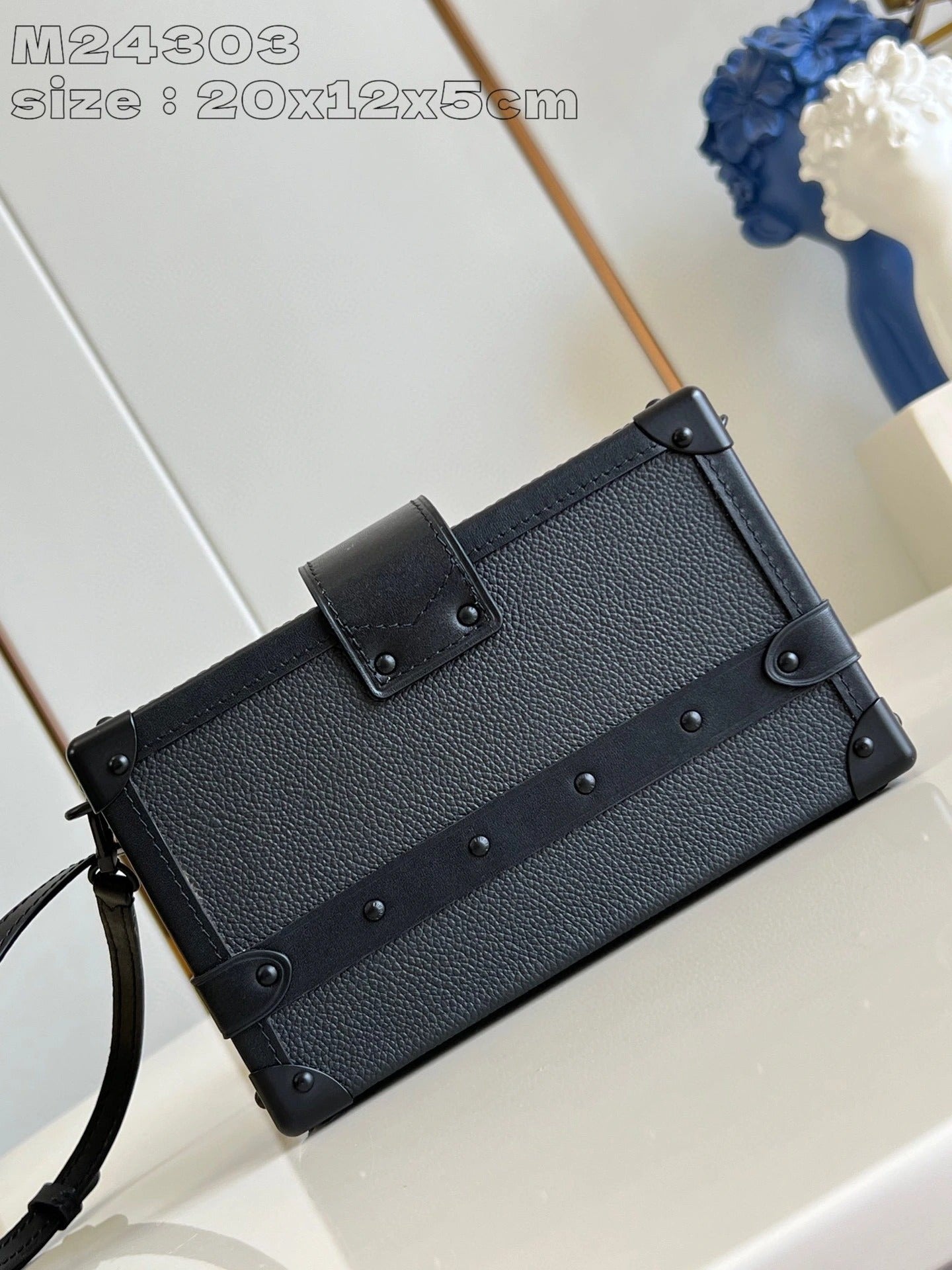 LOUIS VUITTON BAG