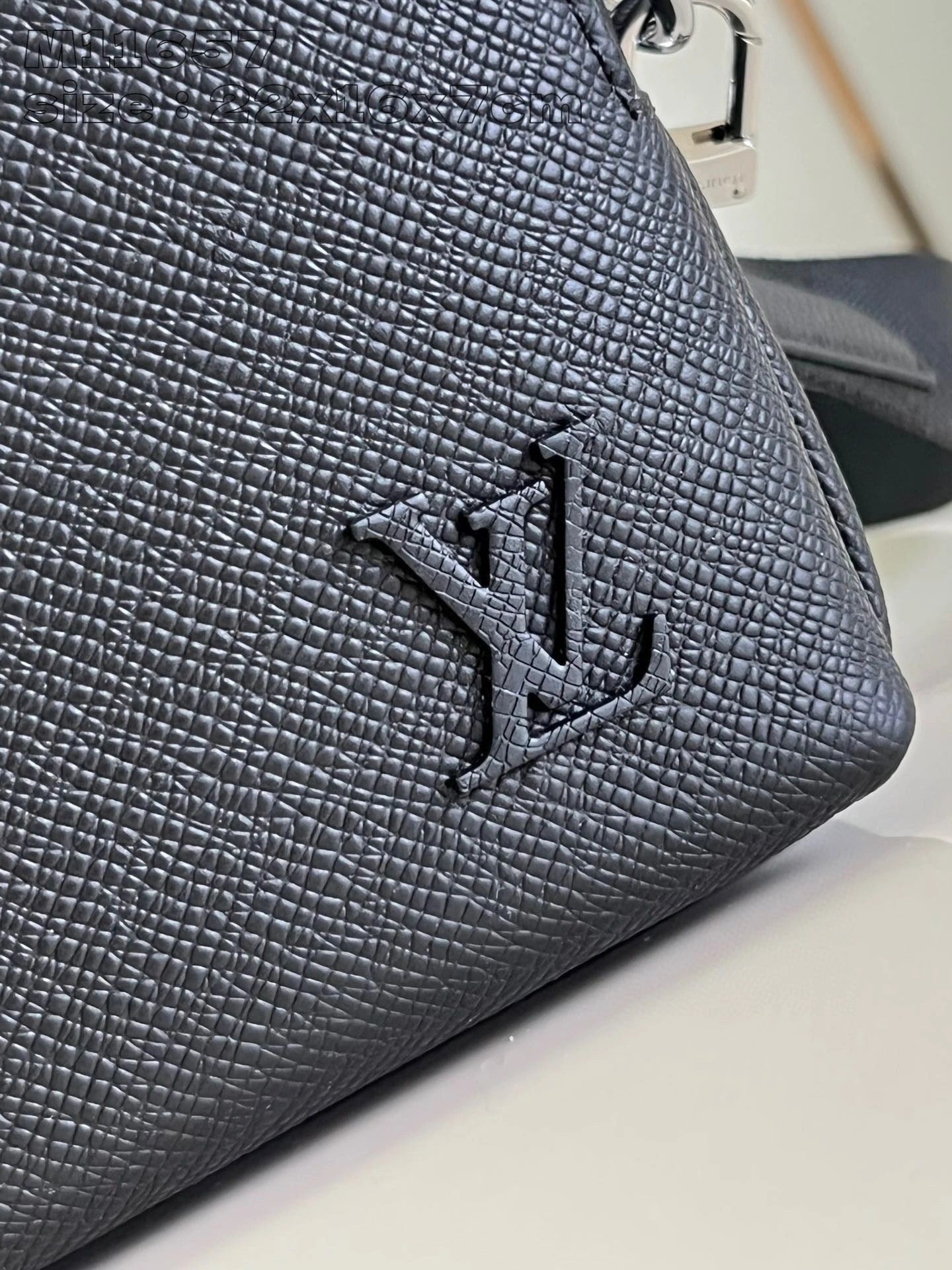 LOUIS VUITTON BAG