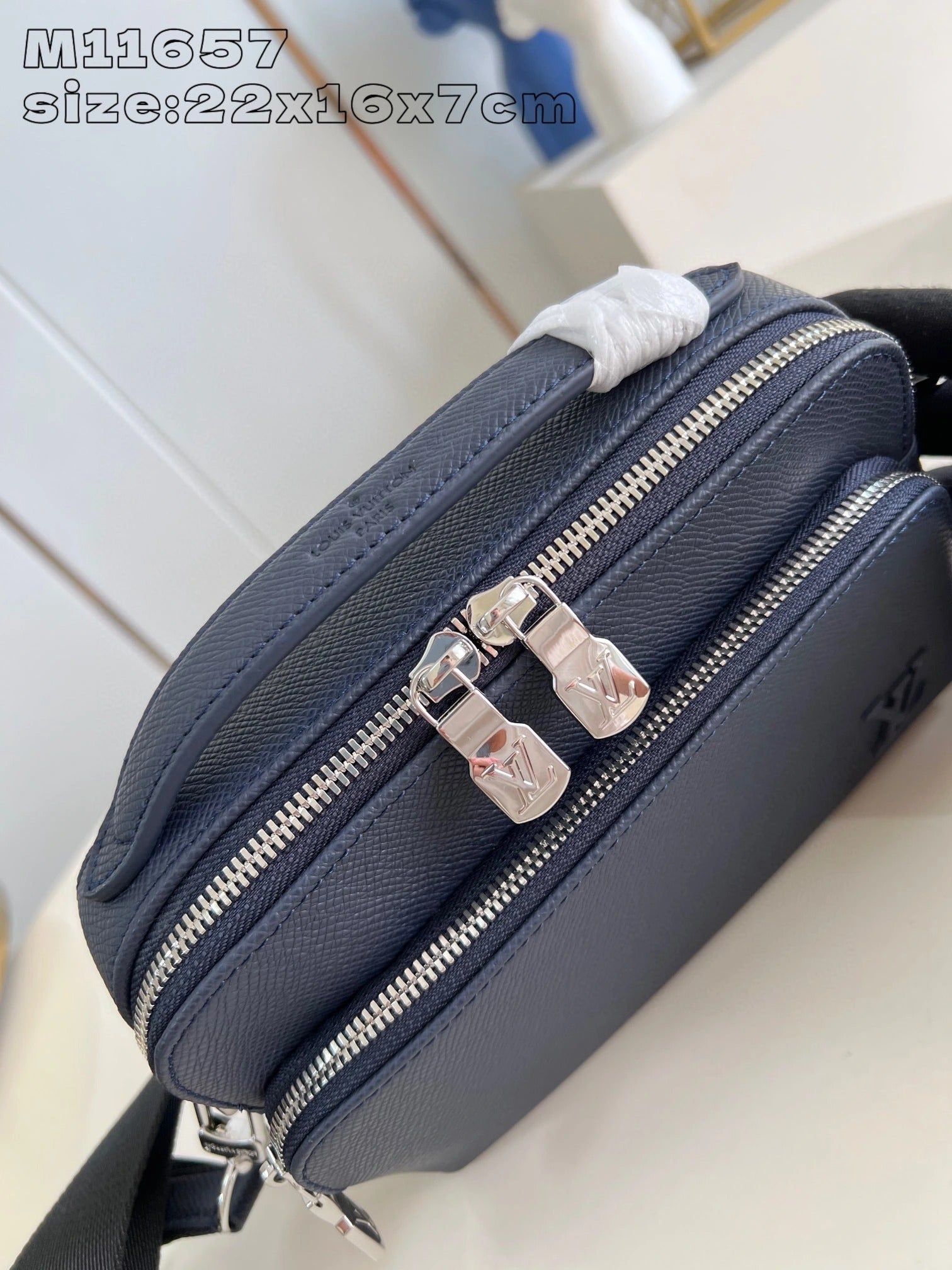 LOUIS VUITTON BAG
