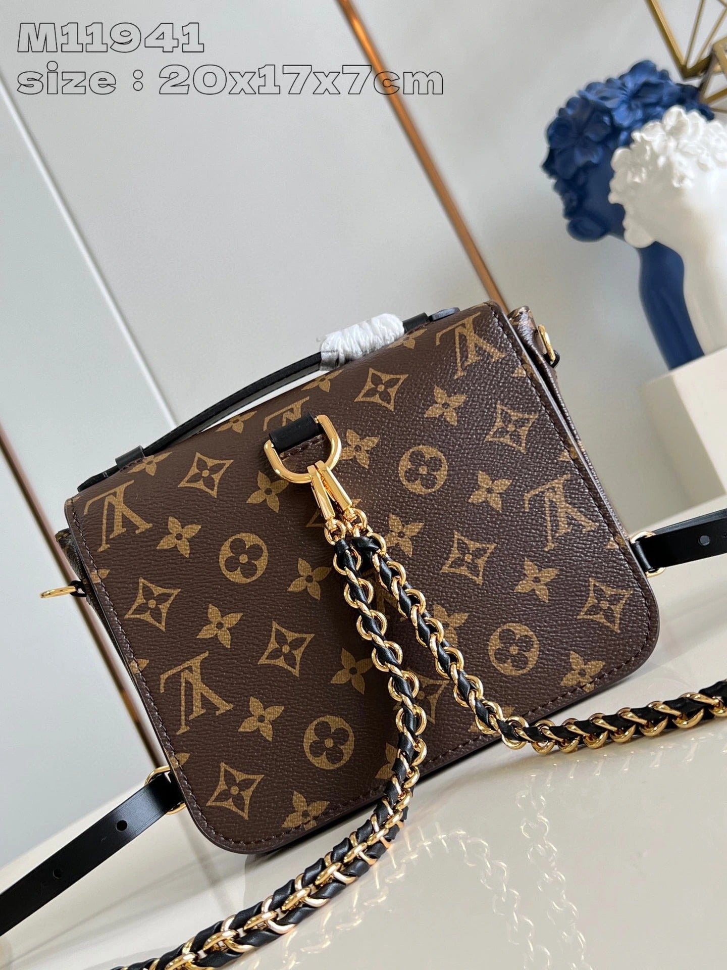 LOUIS VUITTON BAG