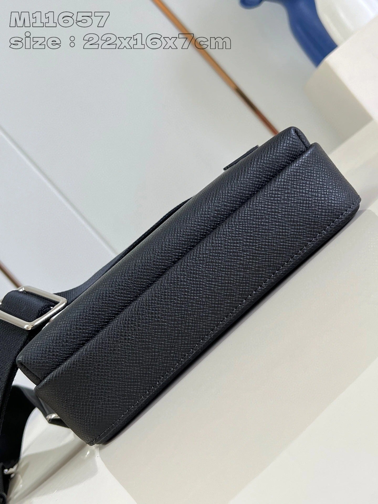 LOUIS VUITTON BAG