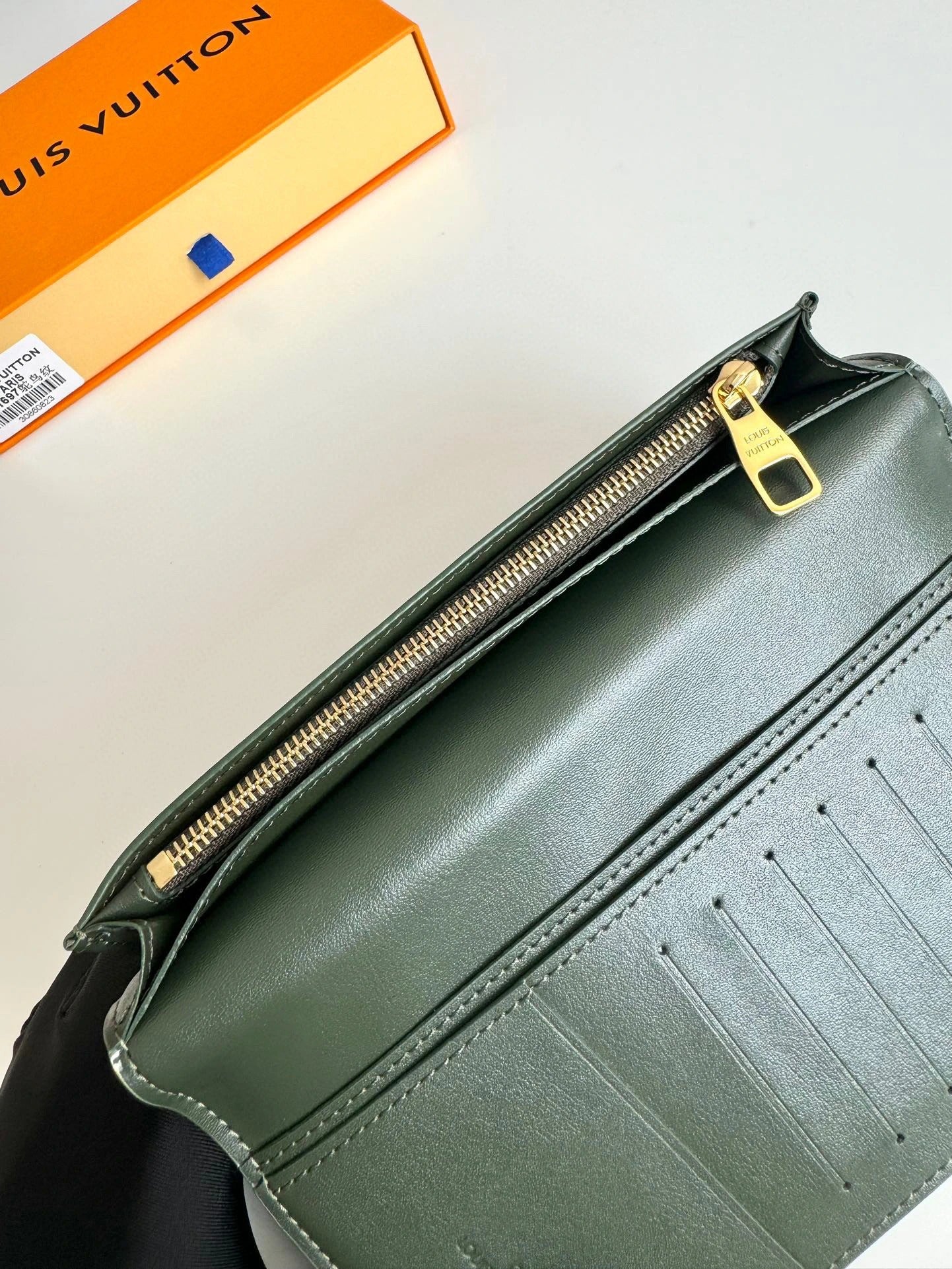 LOUIS VUITTON BAG