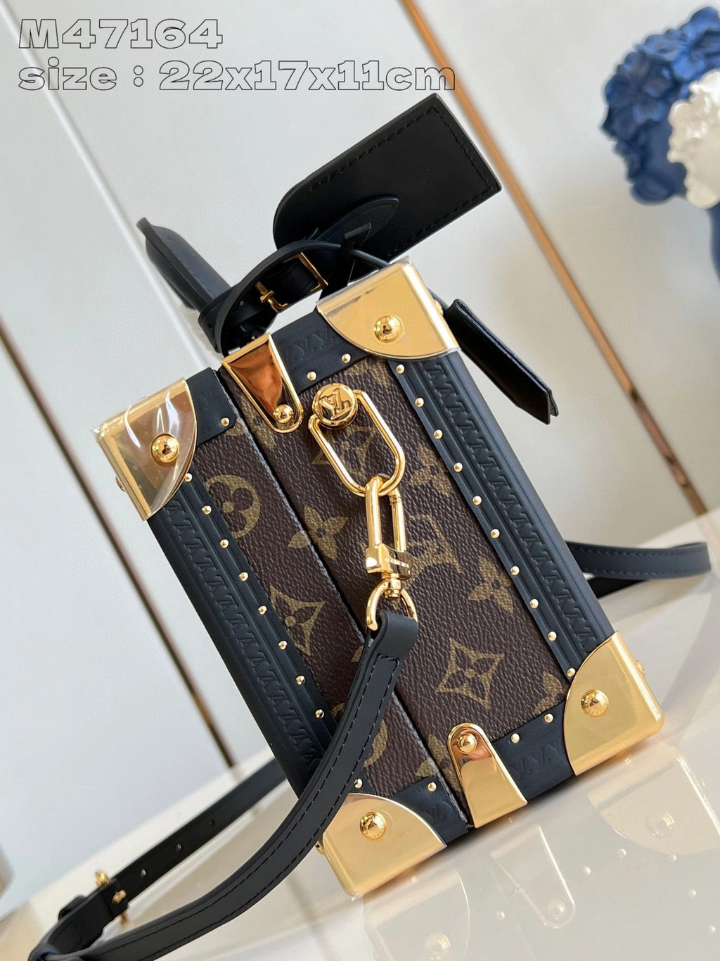 LOUIS VUITTON BAG