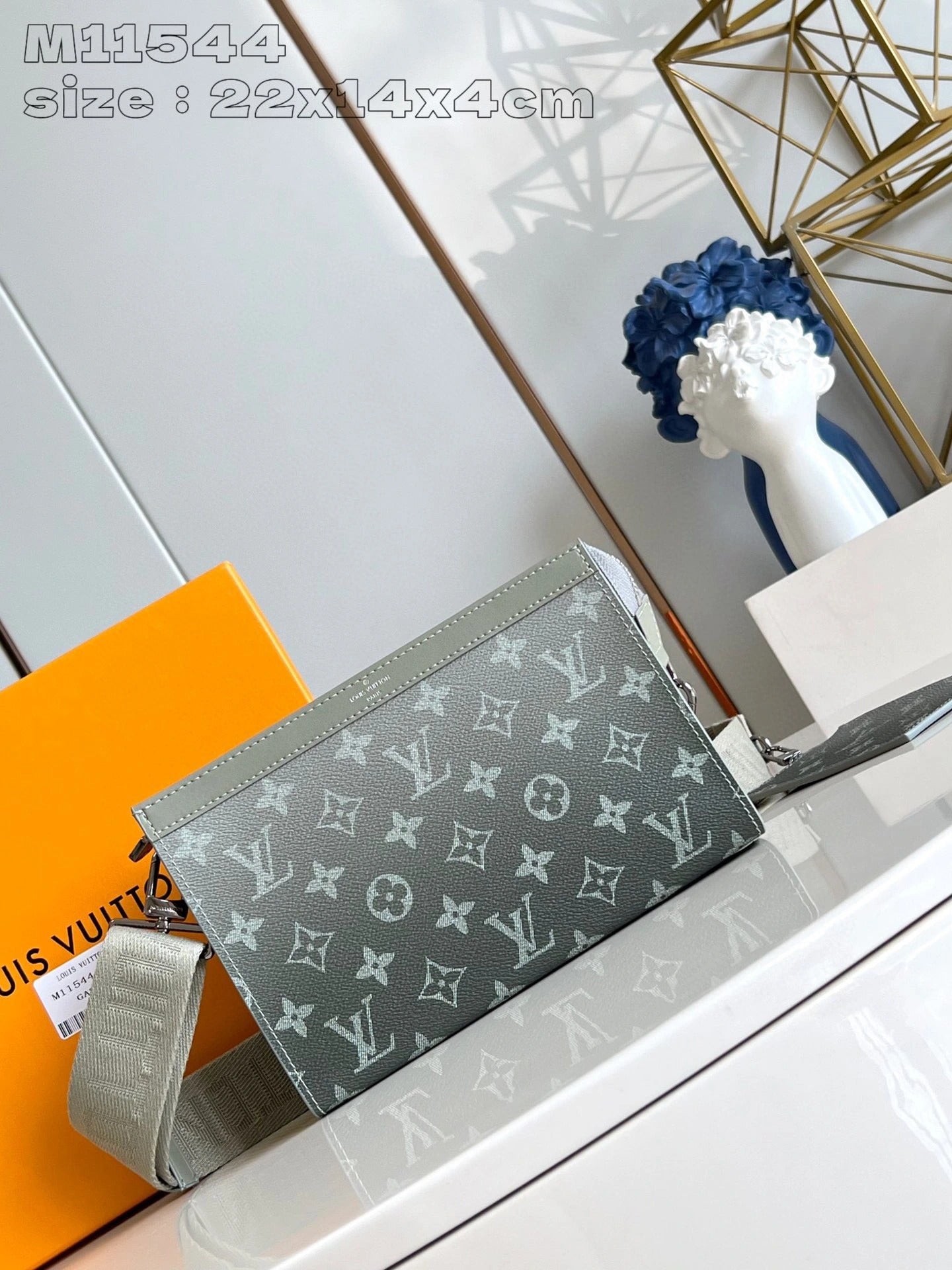 LOUIS VUITTON BAG