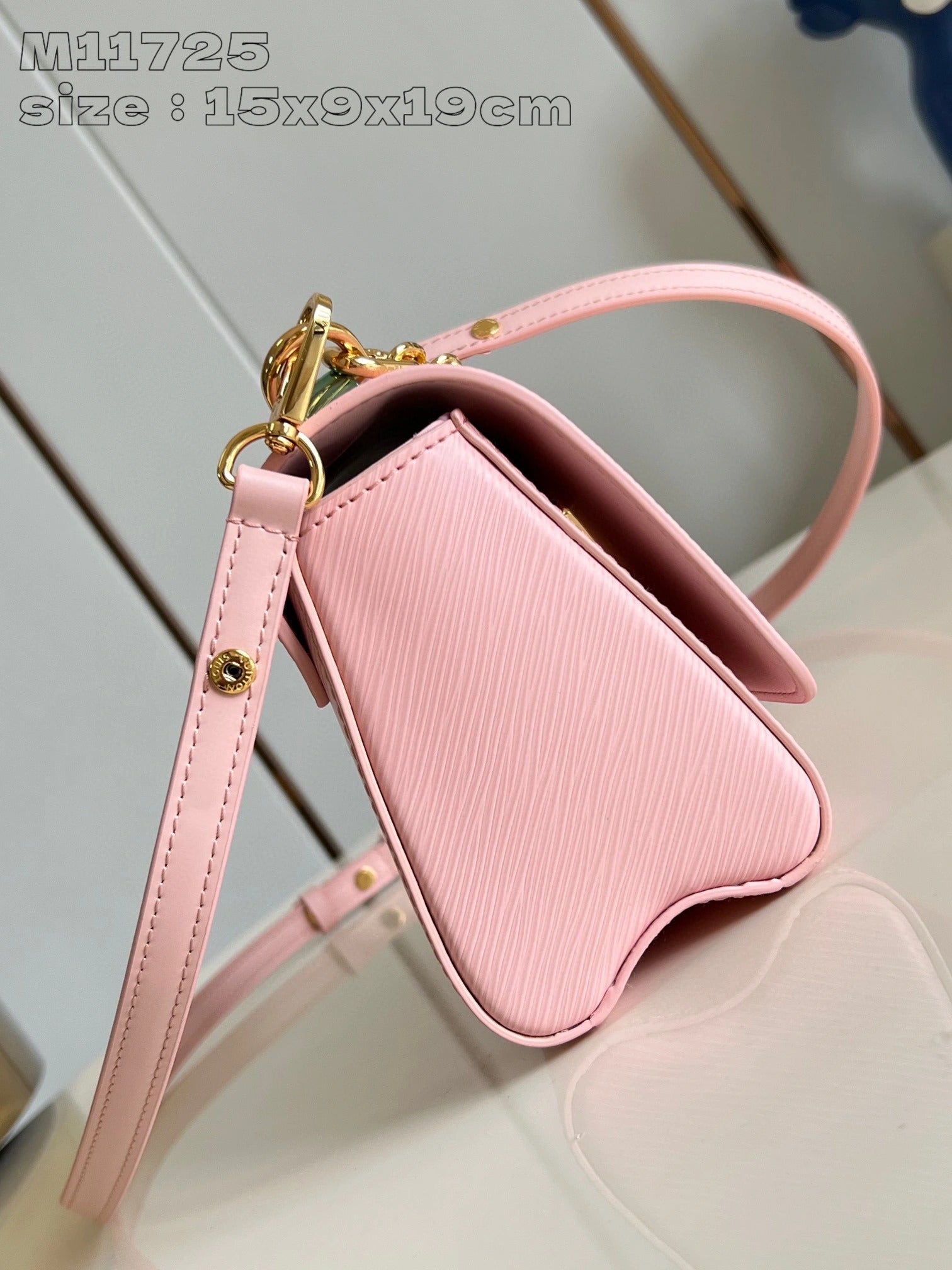 LOUIS VUITTON BAG