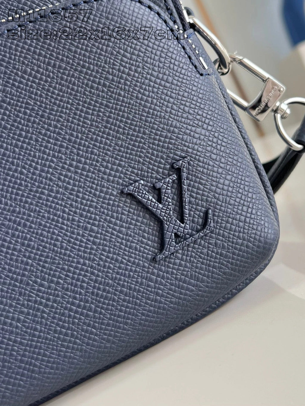 LOUIS VUITTON BAG