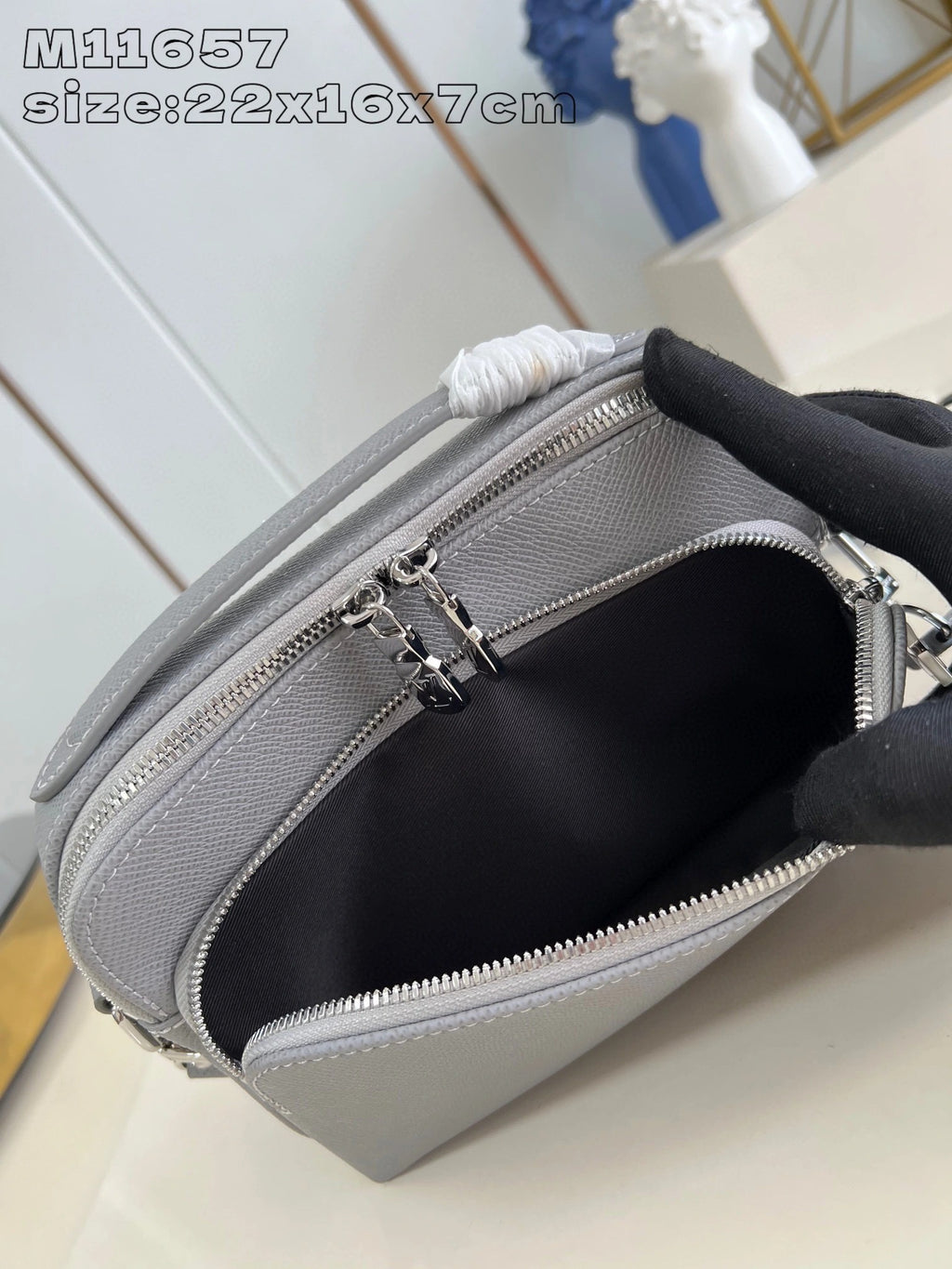 LOUIS VUITTON BAG